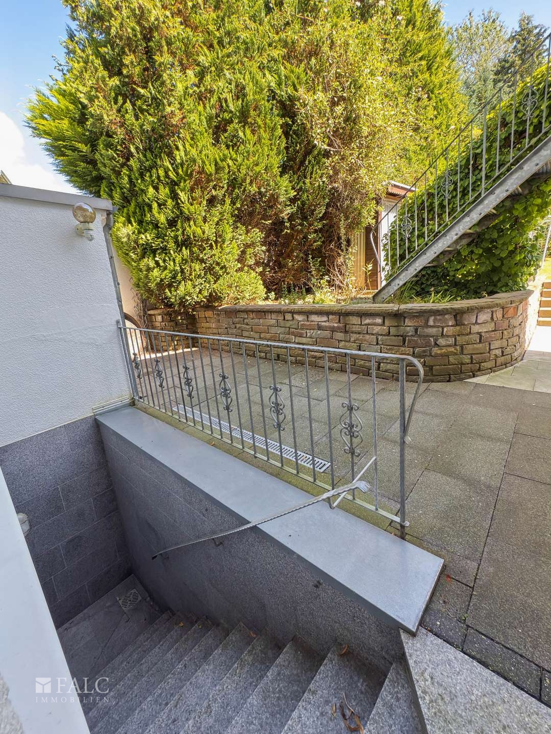 Außentreppen / Zugang Keller u. Balkon 