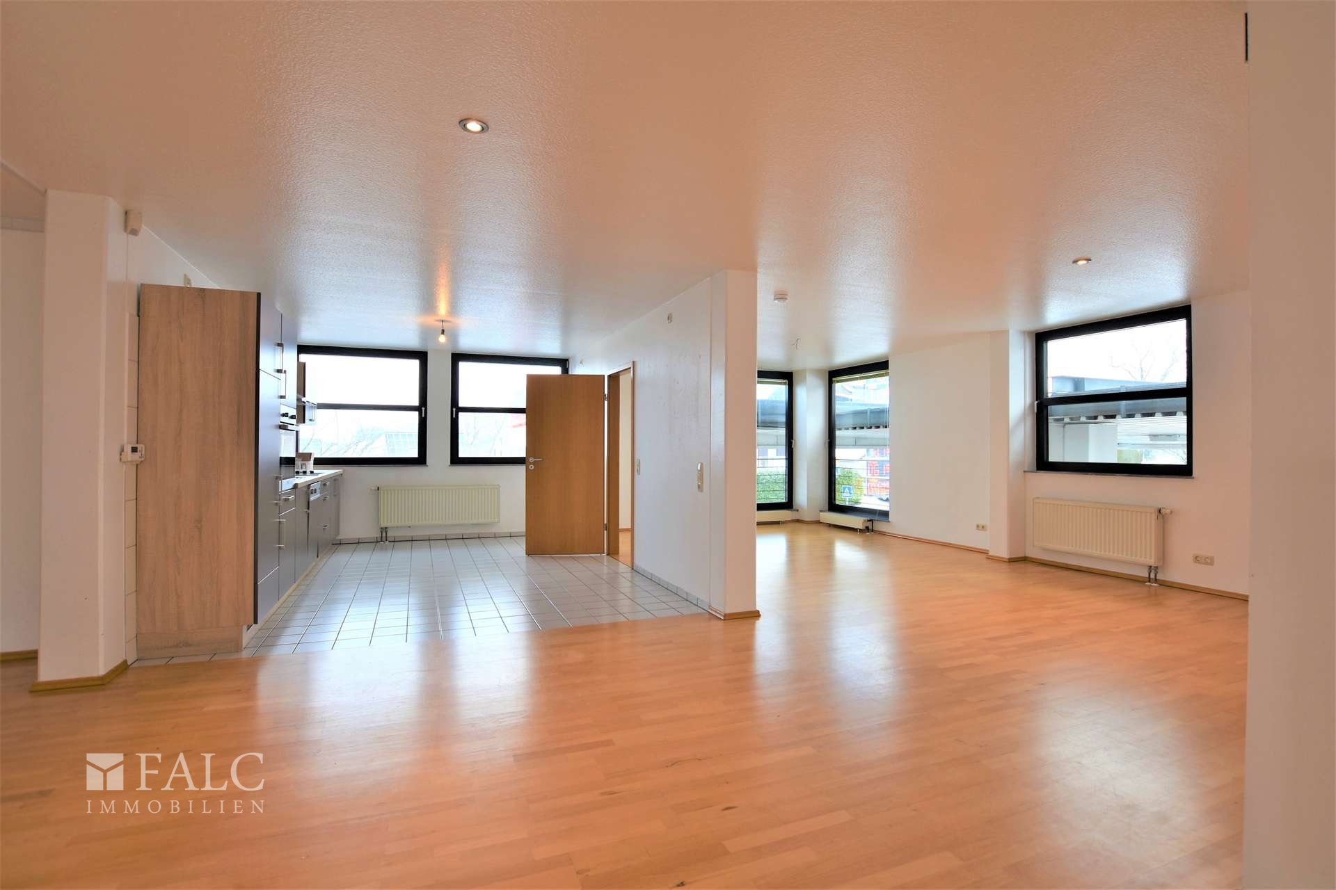 Küche - Essbereich - Büro