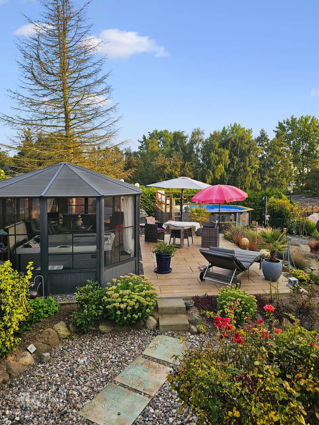 Terrasse mit Wintergarten & Whirlpool