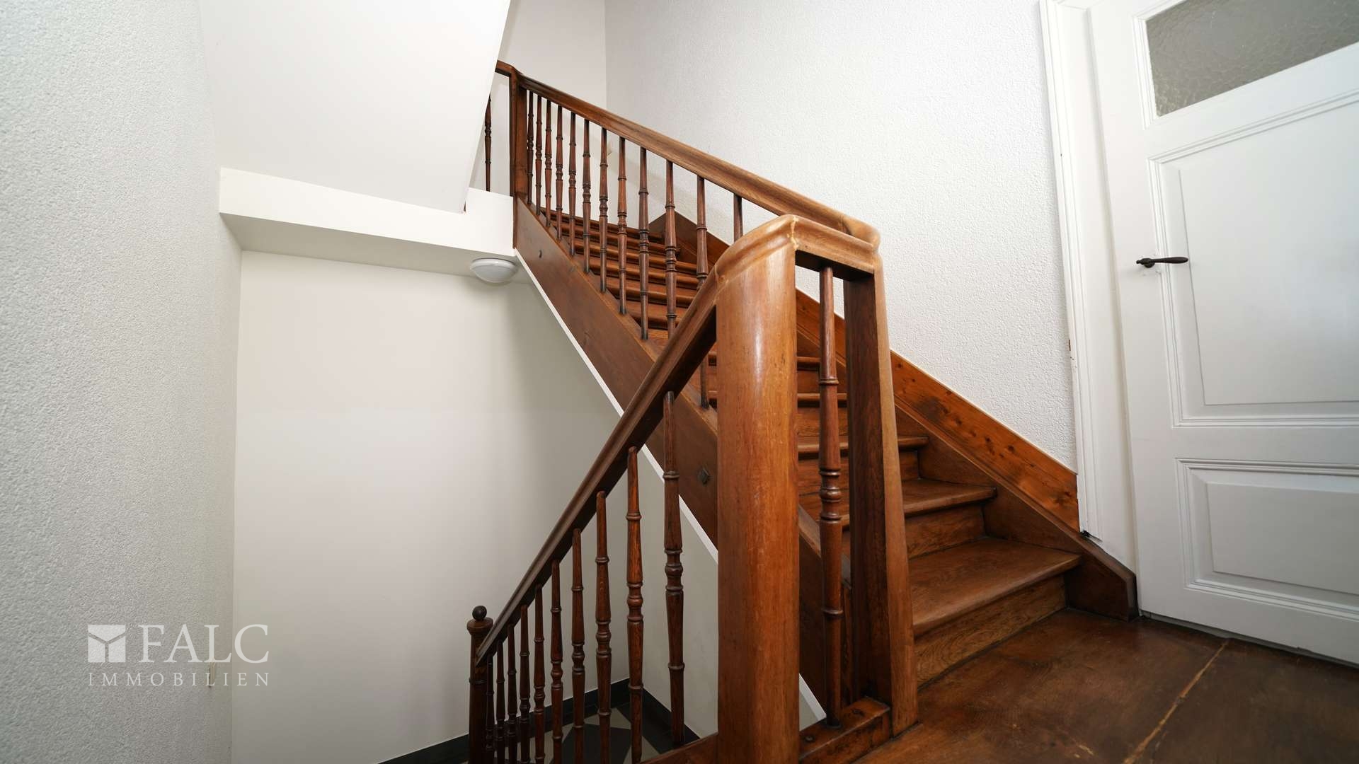gepflegtes Treppenhaus