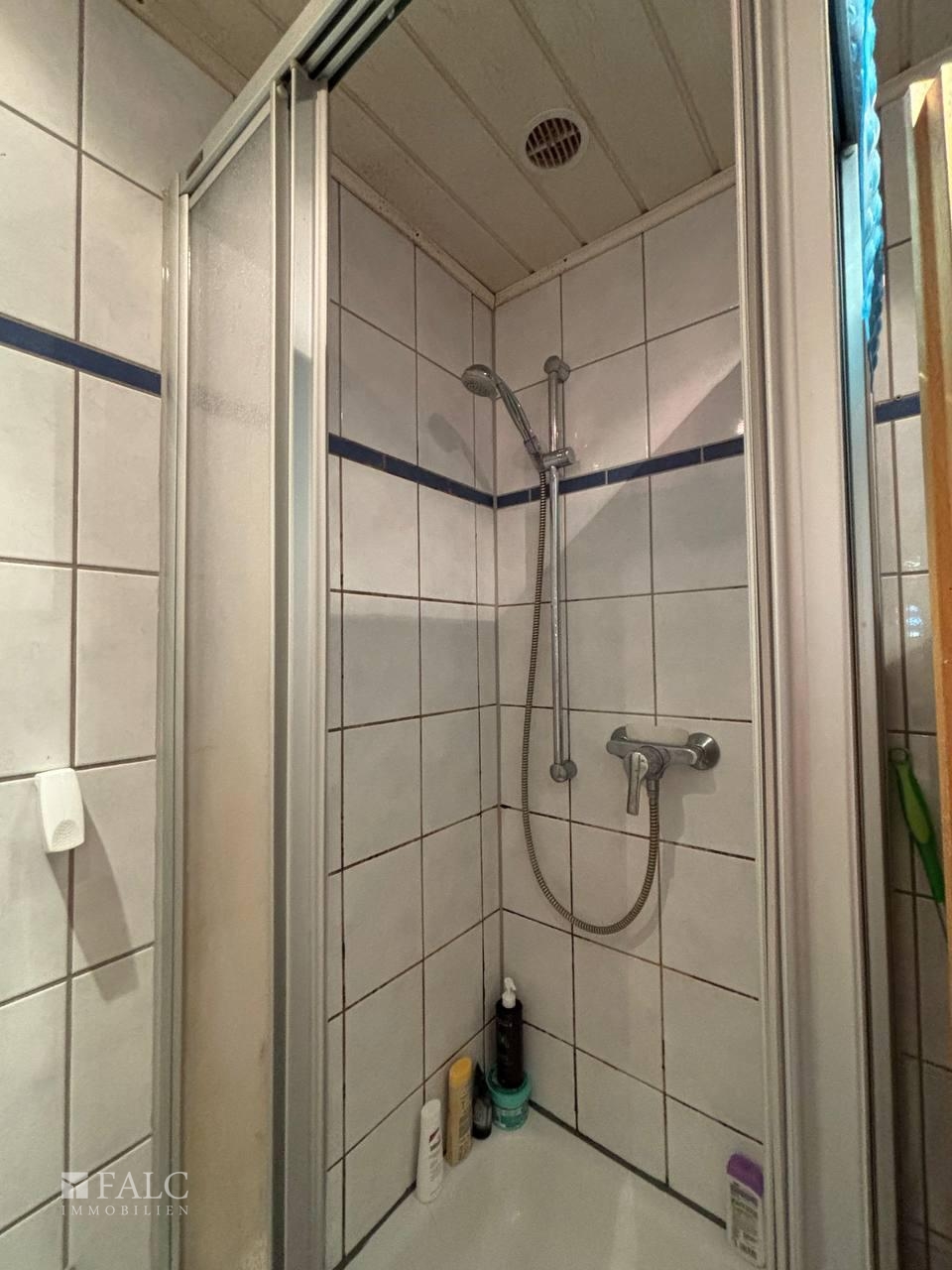 Erdgeschoss rechts - Badezimmer
