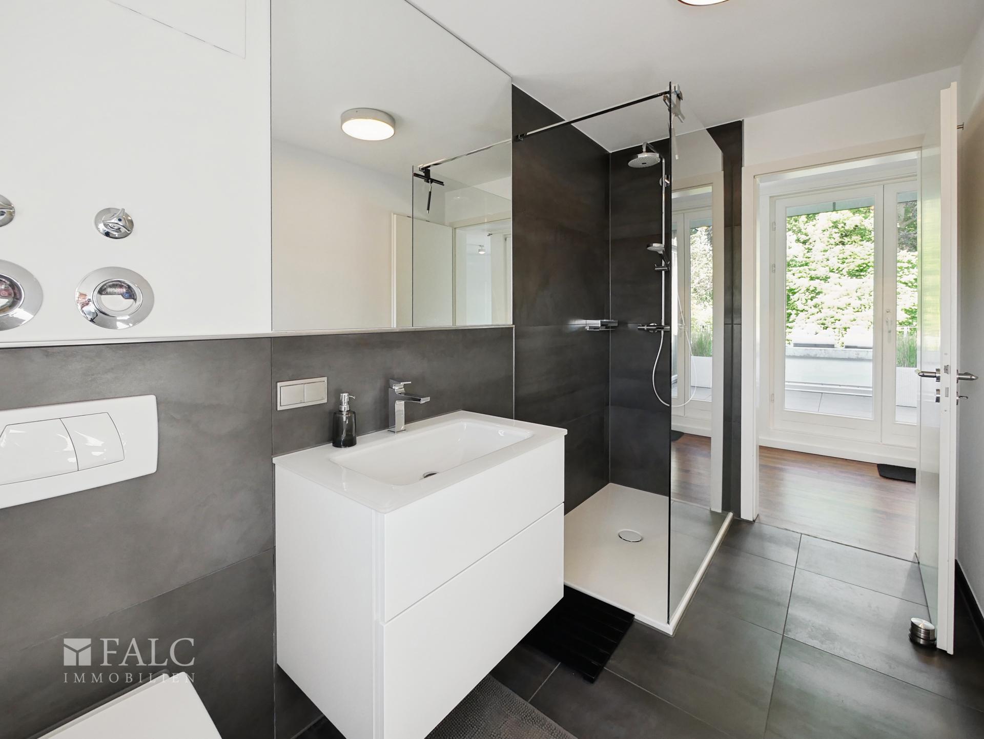 Bad mit Dusche (3.OG)