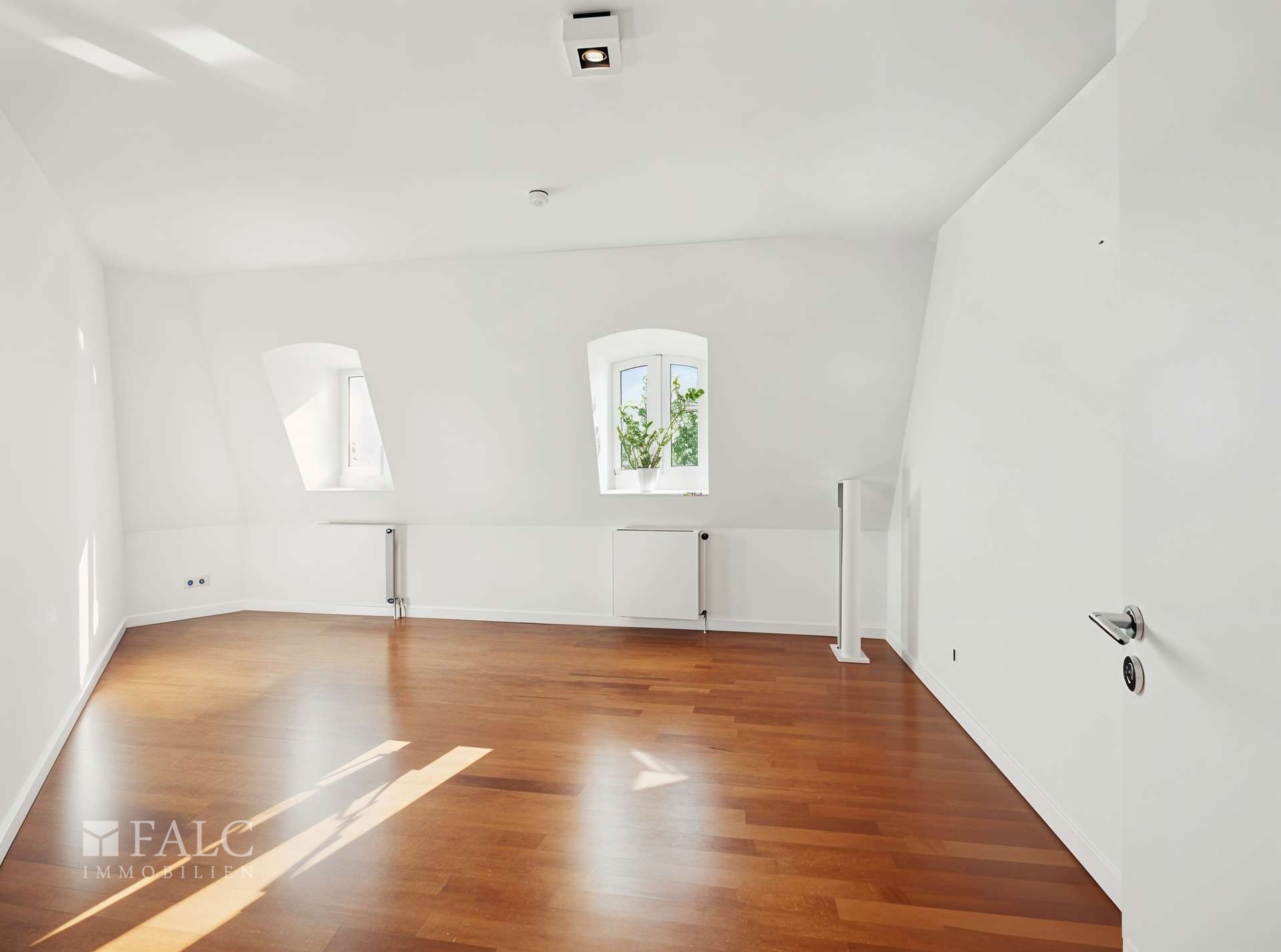 1. Zimmer (3.OG, ca. 12,75 m²)