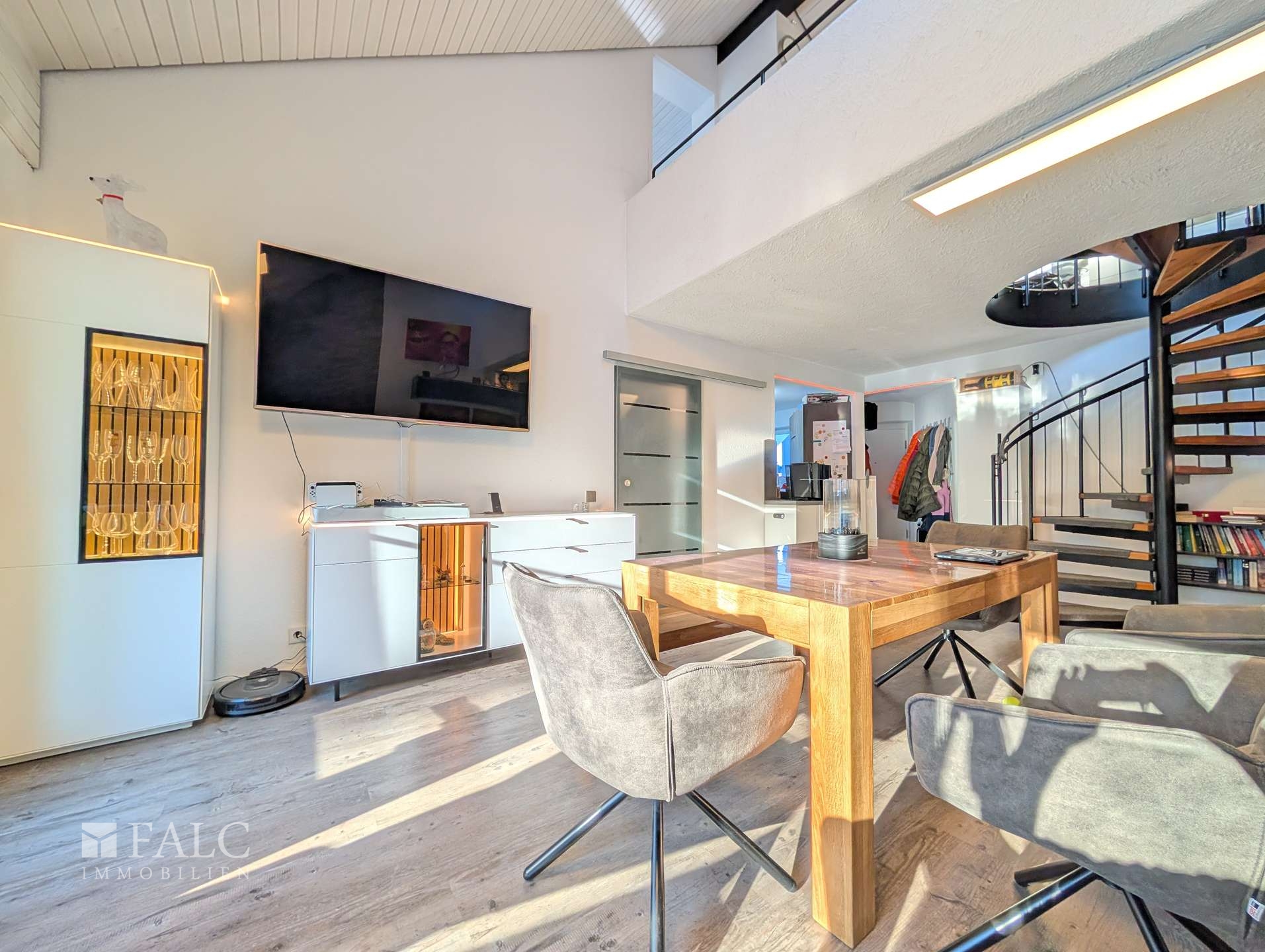 Wohn-Esszimmer Eingang Badezimmer