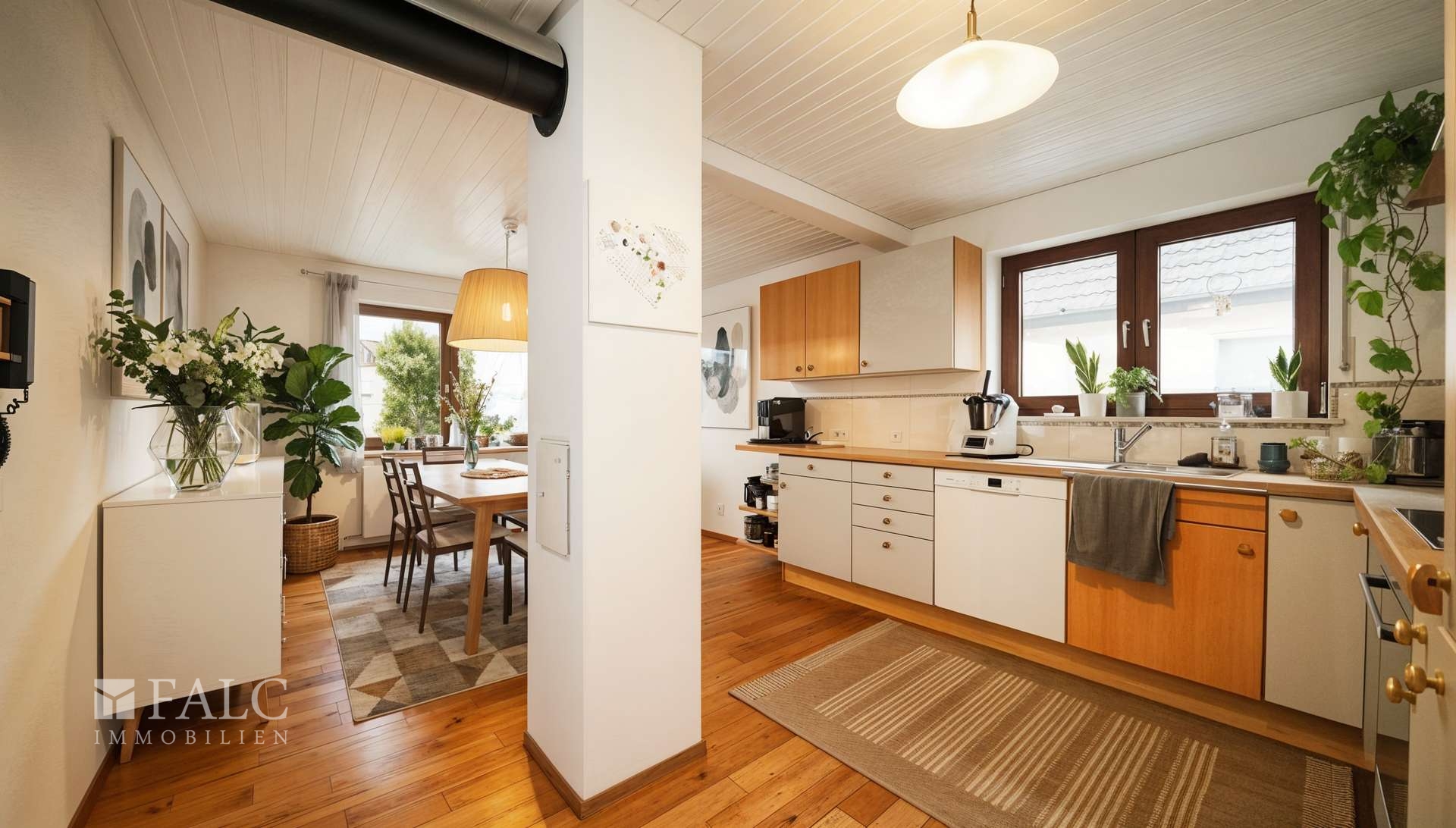 Offene Küche mit Essbereich