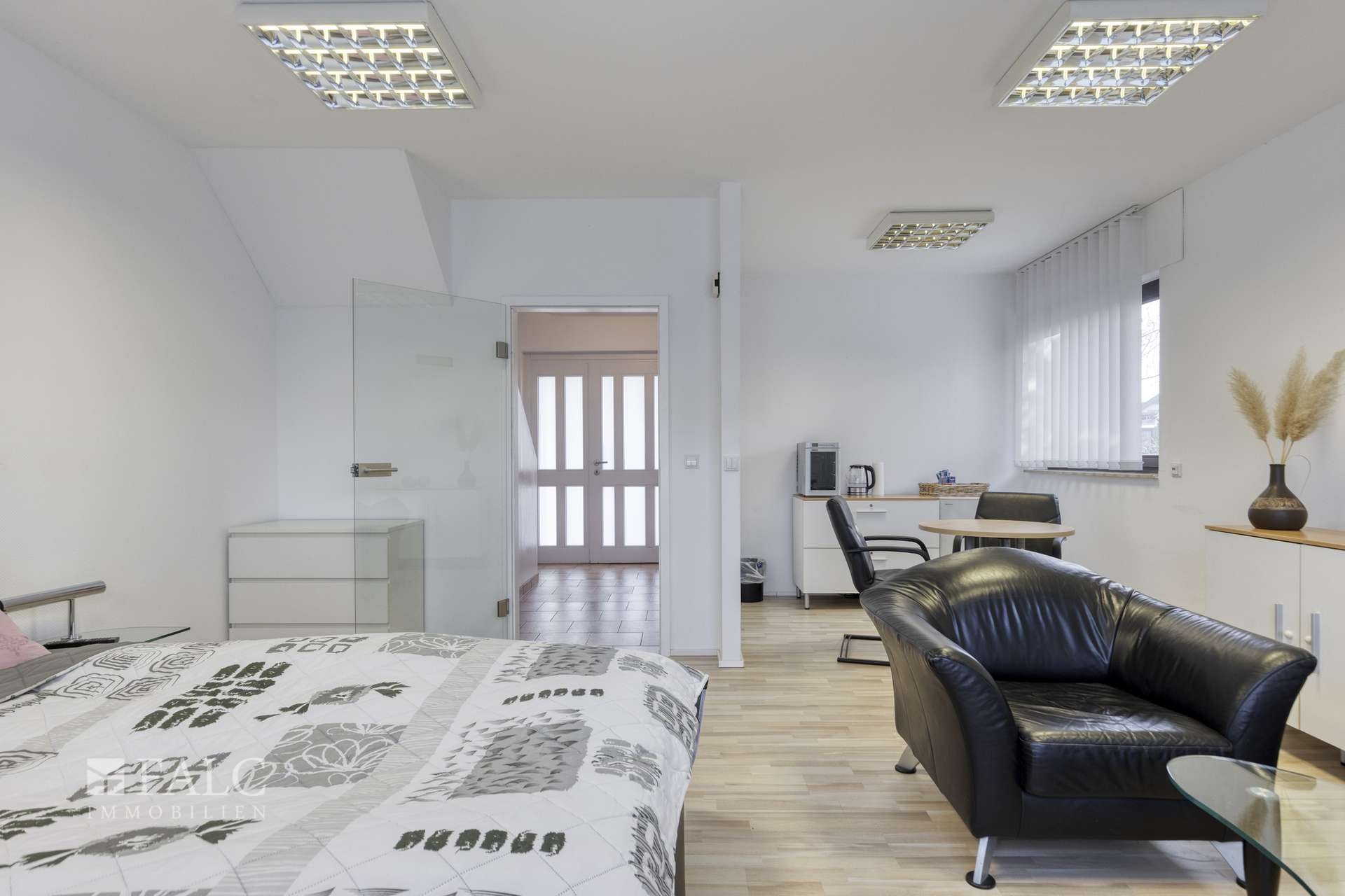 Blick auf Teeküche / Raum 1