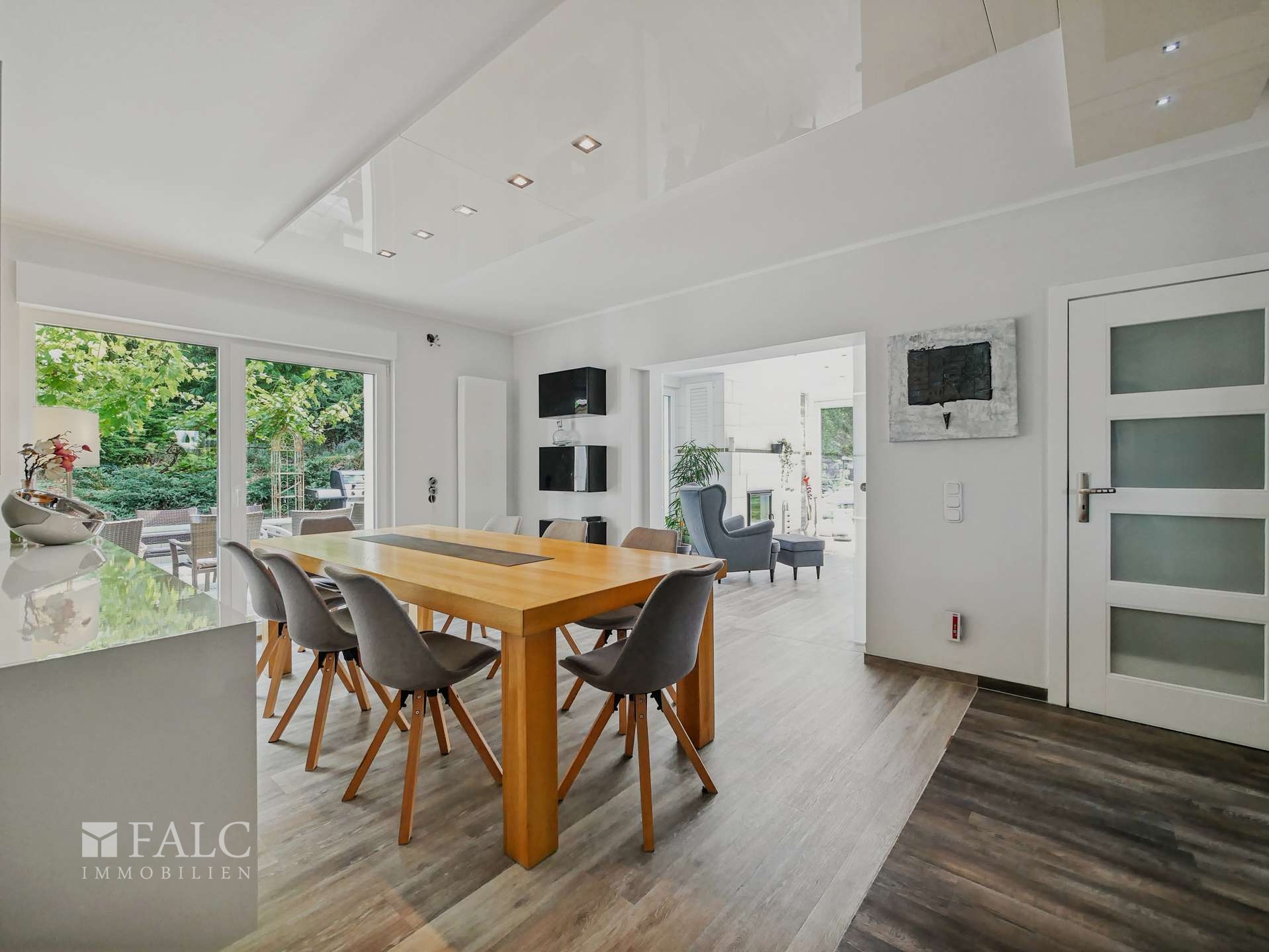Essbereich mit Zugang zur ...