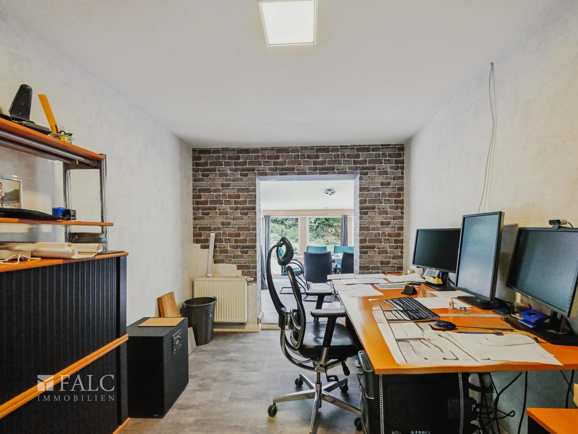 Büro/Zimmer mit Zugang zum ... 