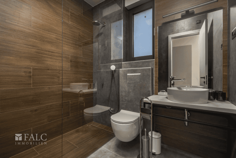 Praktisches Bad-en-Suite