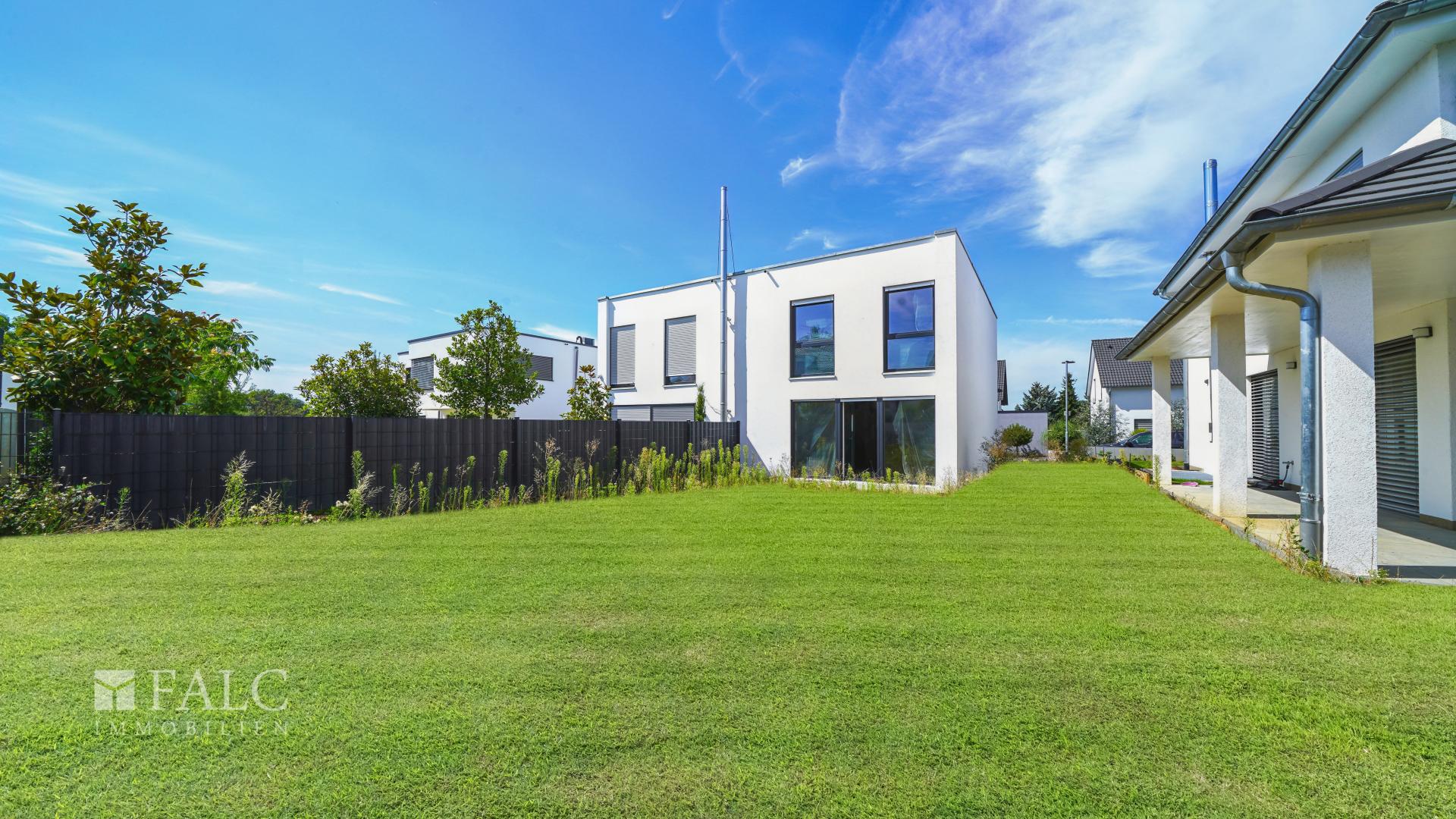 Großzügiger Garten (Vis.)