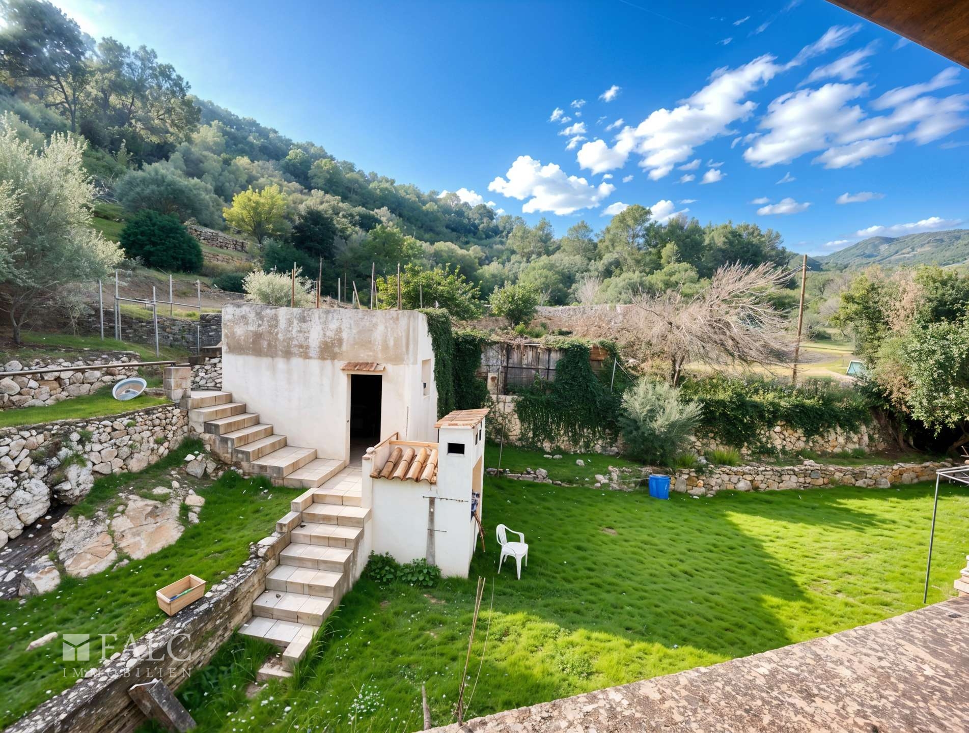Hof mit Steinofen  - (KI generiert)