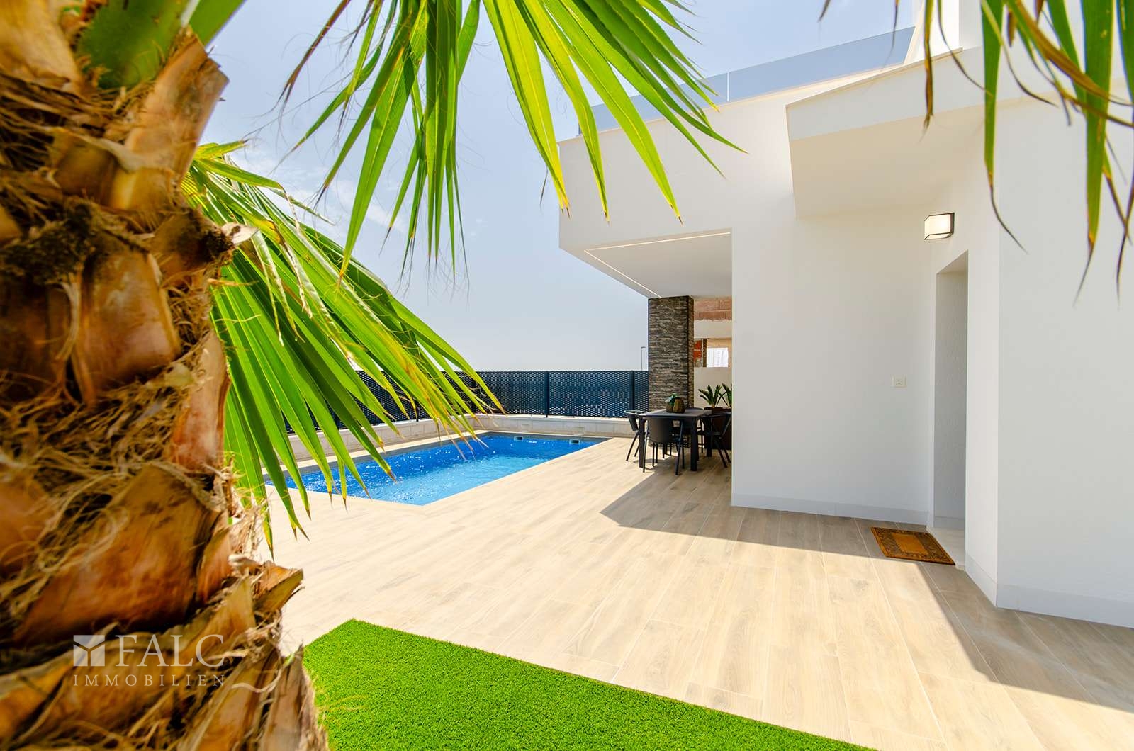 Außenbereich mit Pool