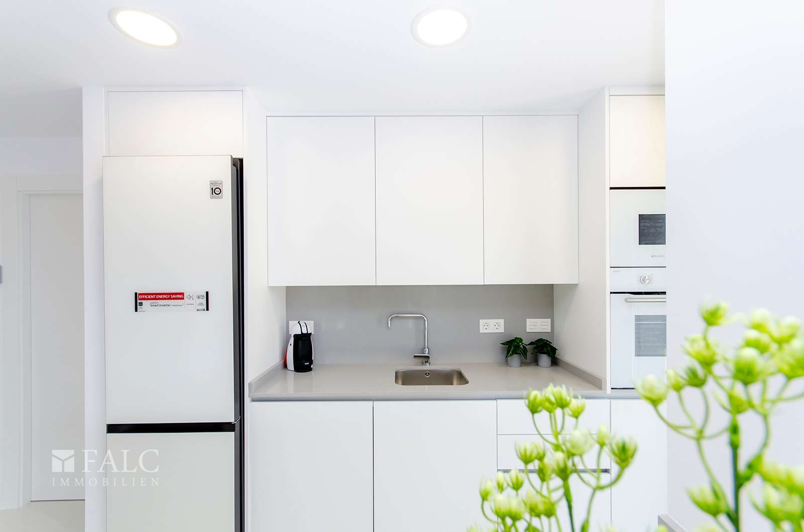 offene Küche, hell und weiß