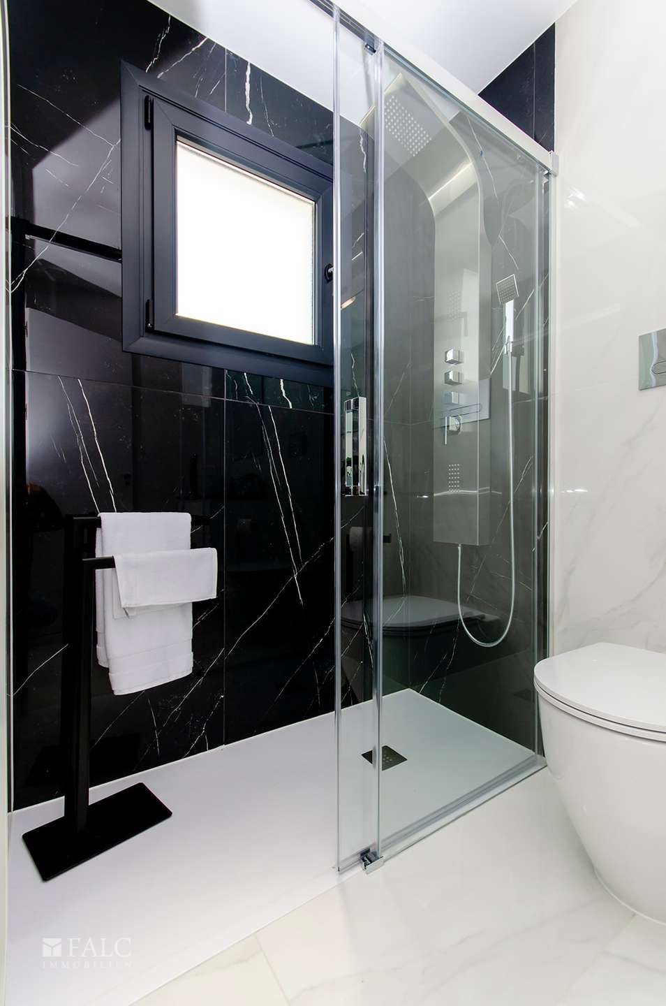 Bad im ersten Schlafzimmer