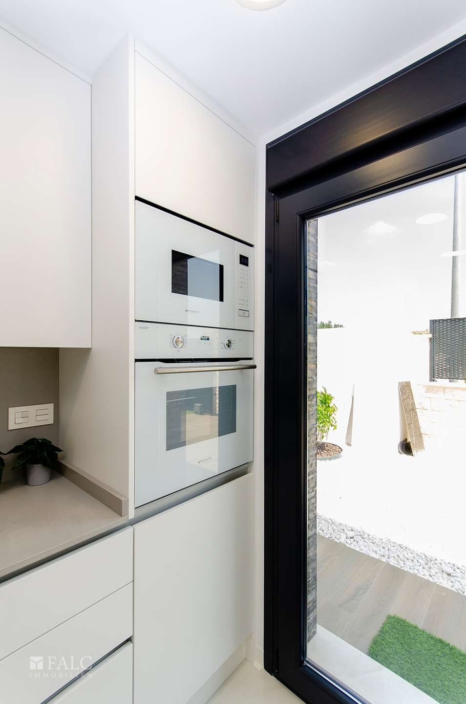 Mikrowelle und Backofen