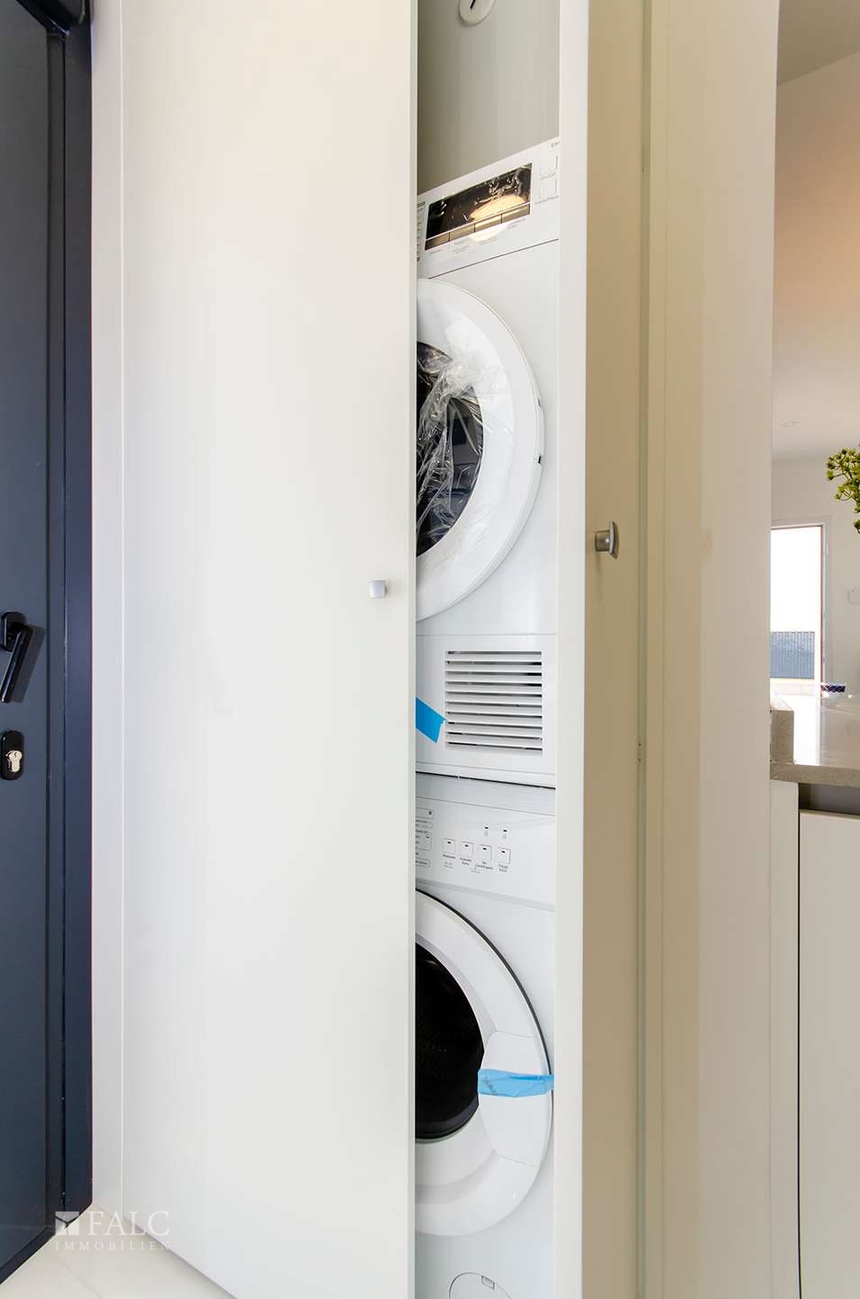 Waschmaschine und Trockner vorhanden