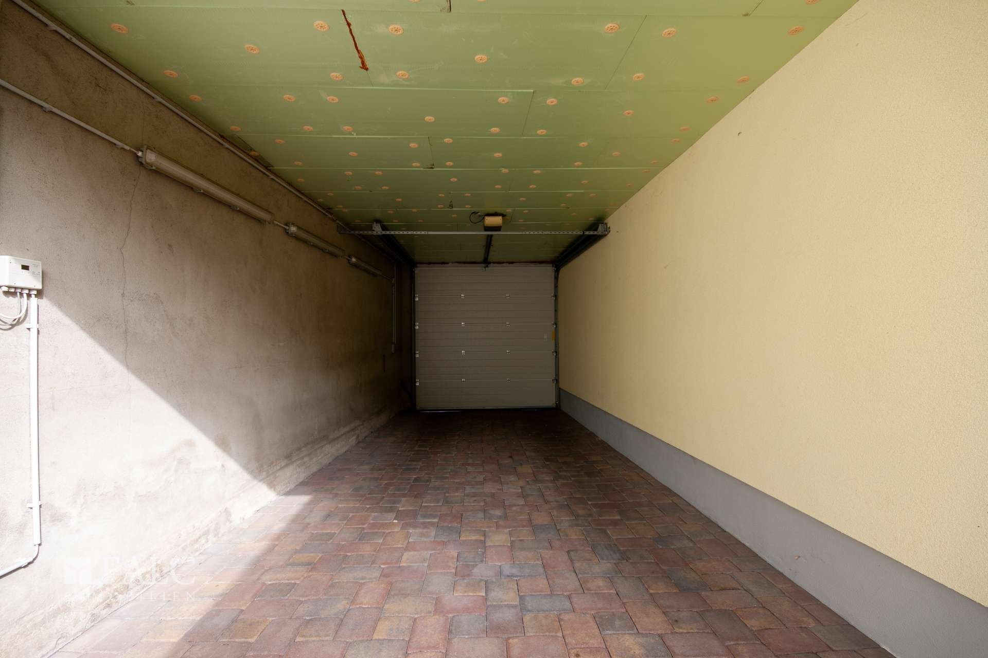 Durchfahrt / Garage 1