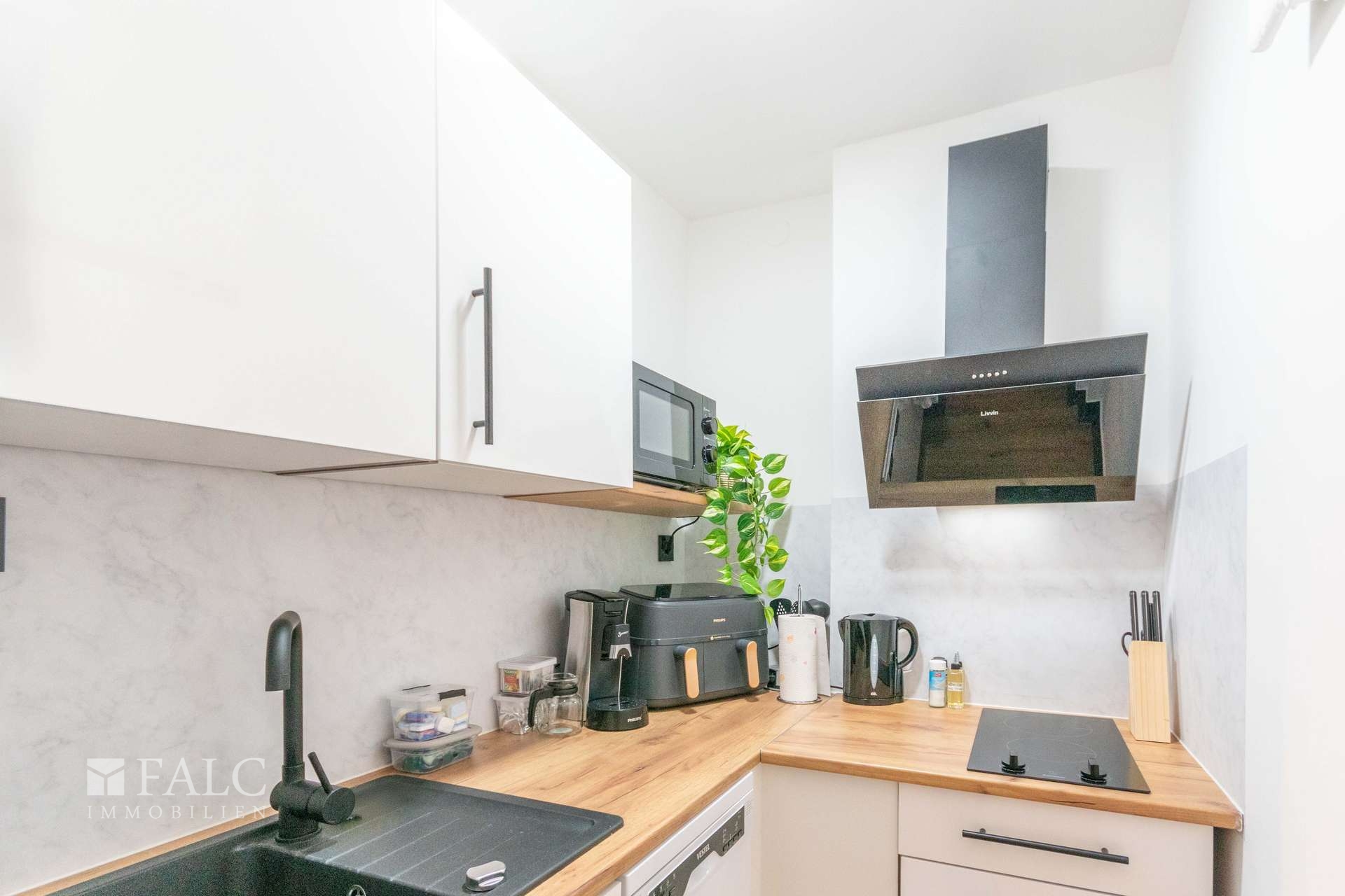 Küche inkl. Spülmaschine und Geräten