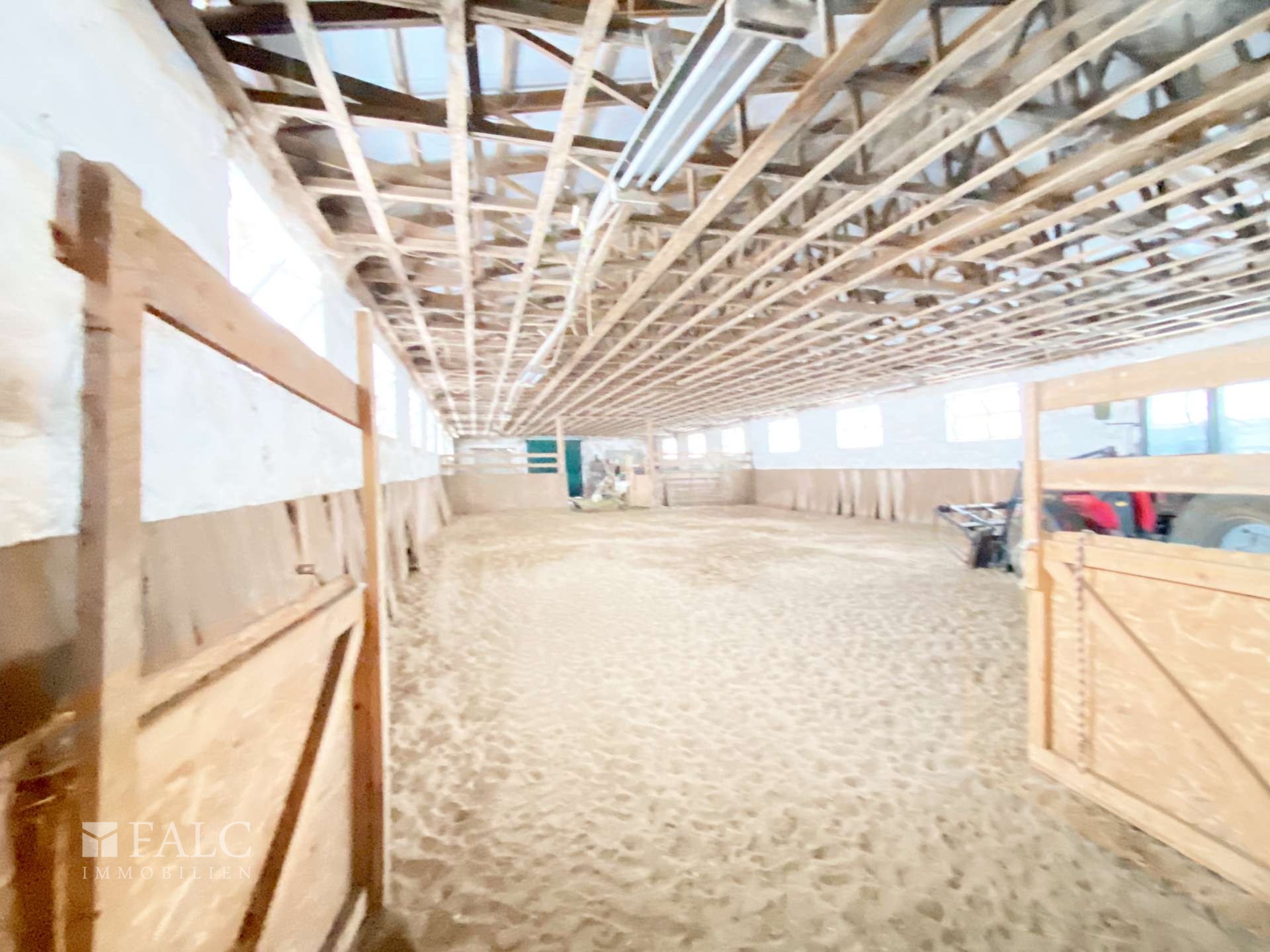 Reitanlage hinter dem Stall