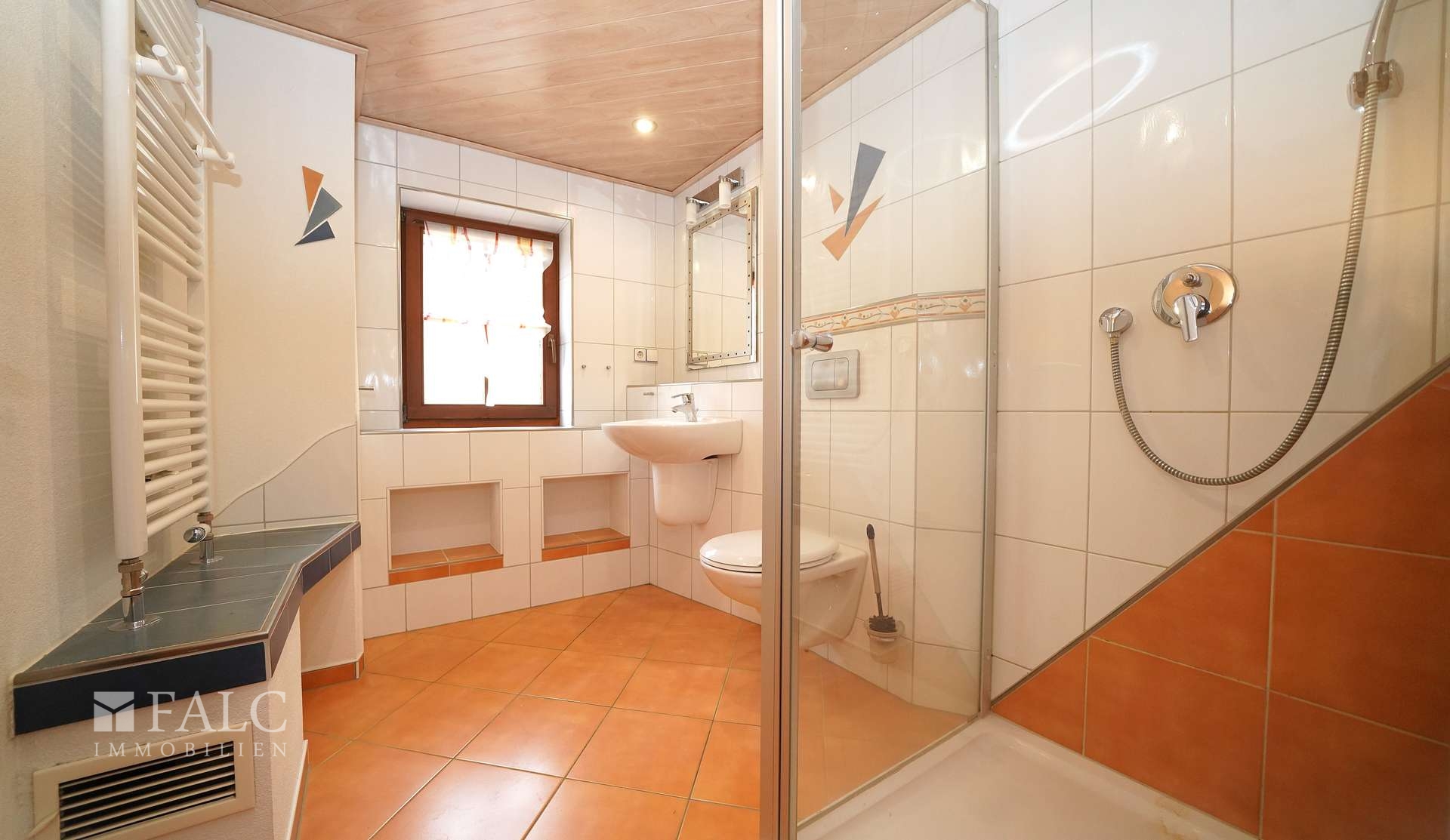 Weiteres Vollbad mit Tageslicht