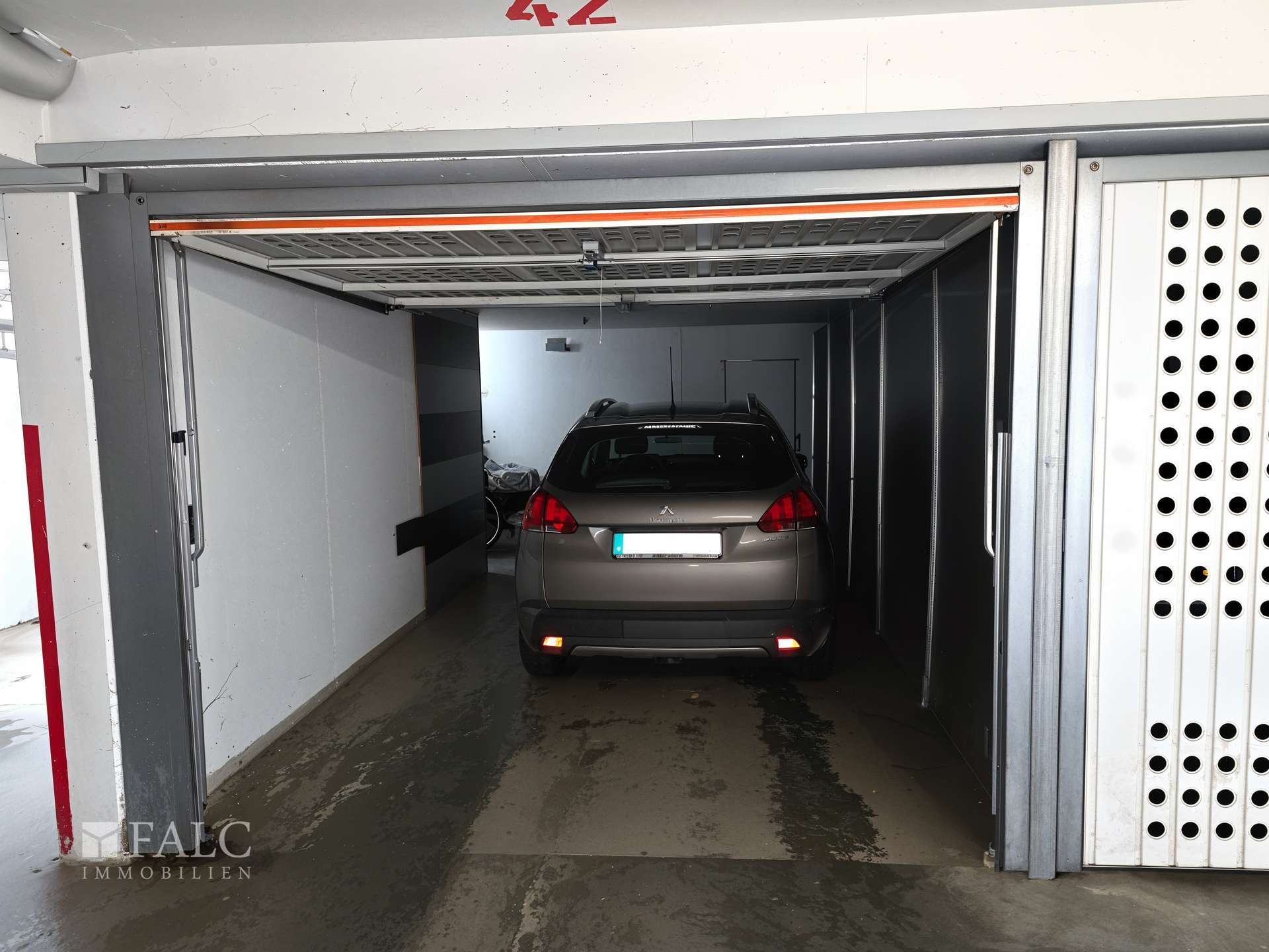 Tiefgaragenplatz für ein Auto - Verbessert - (KI verbessert)