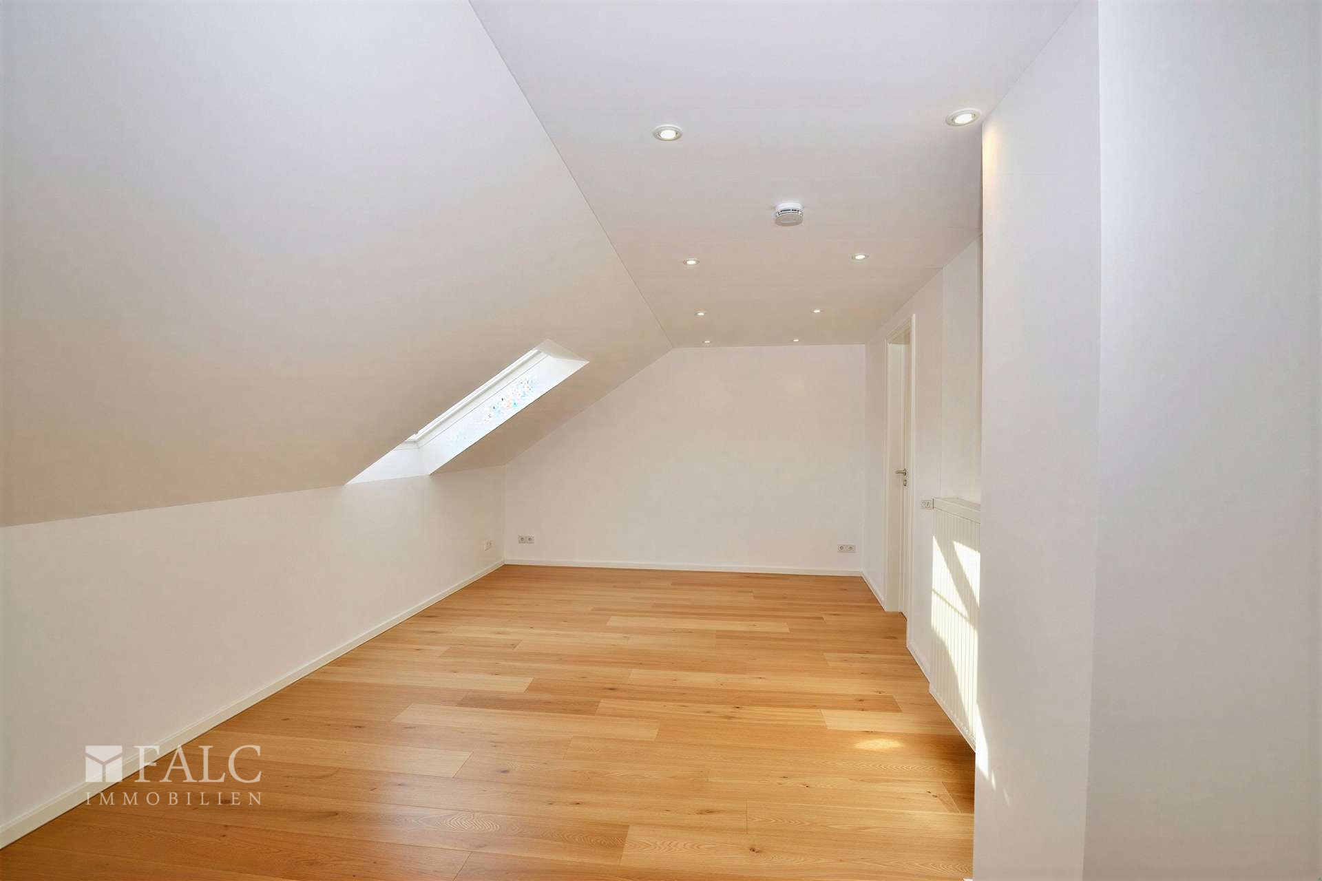 Großes Zimmer DG - (KI bearbeitet)