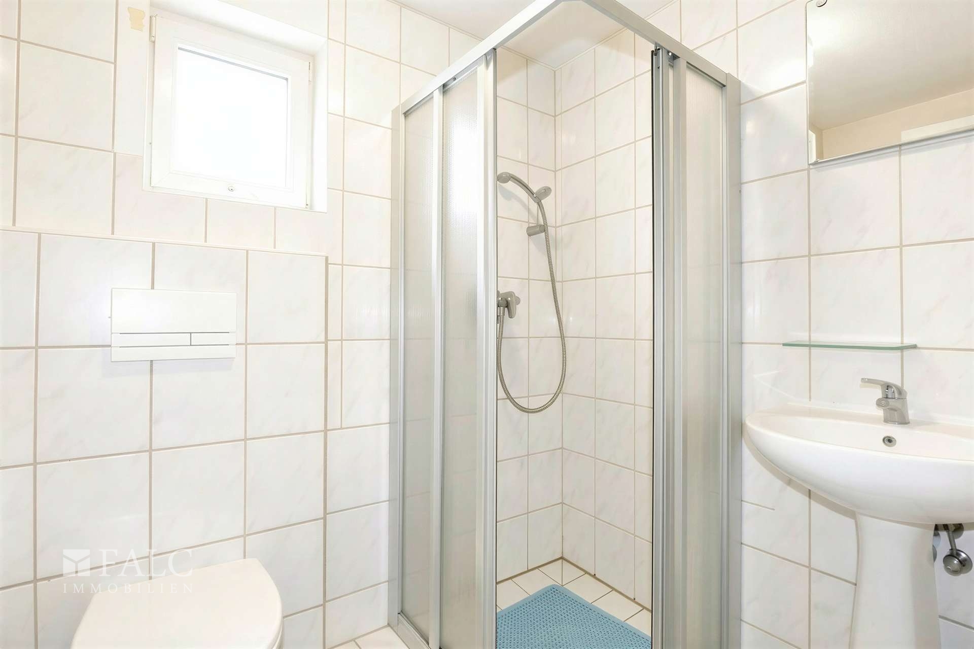 Whg. II Badezimmer - (KI generiert)