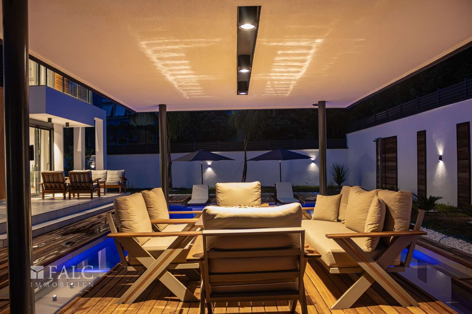 Poolterrasse