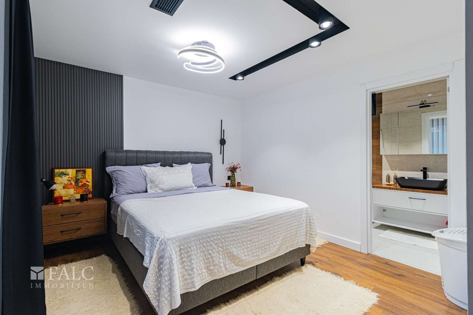 Hauptschlafzimmer mit Bad