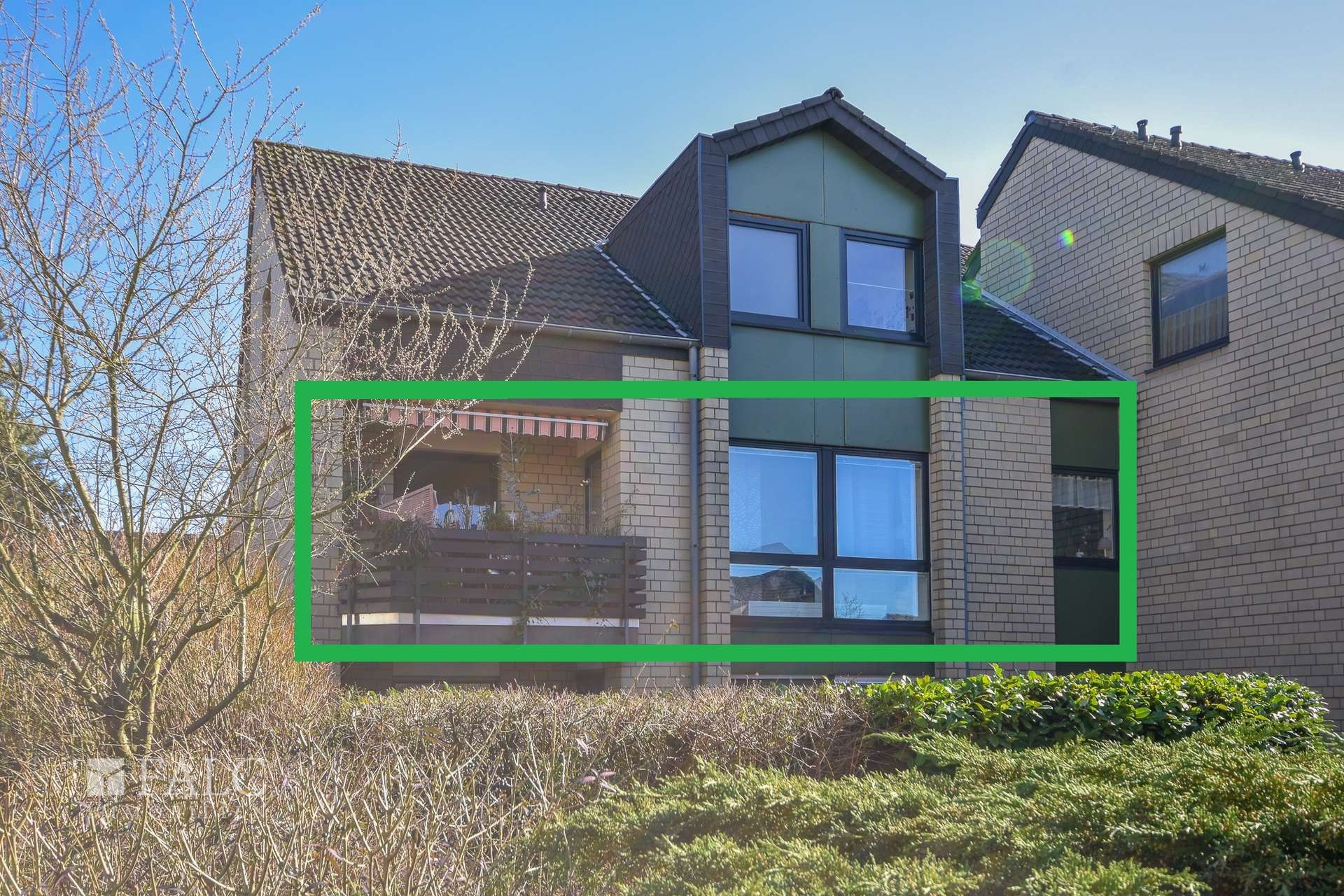 Außenansicht von Balkon und Wohnung