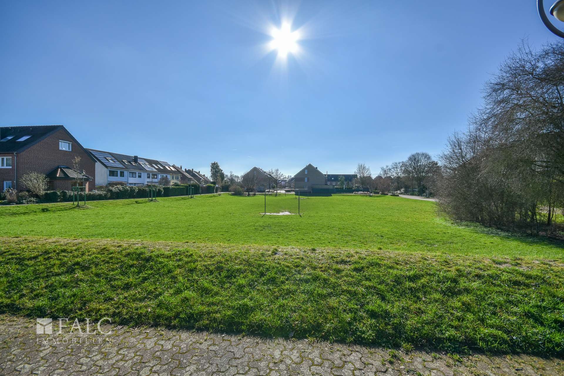 Familienfreundlicher Spielplatz in unmittelbarer Nähe