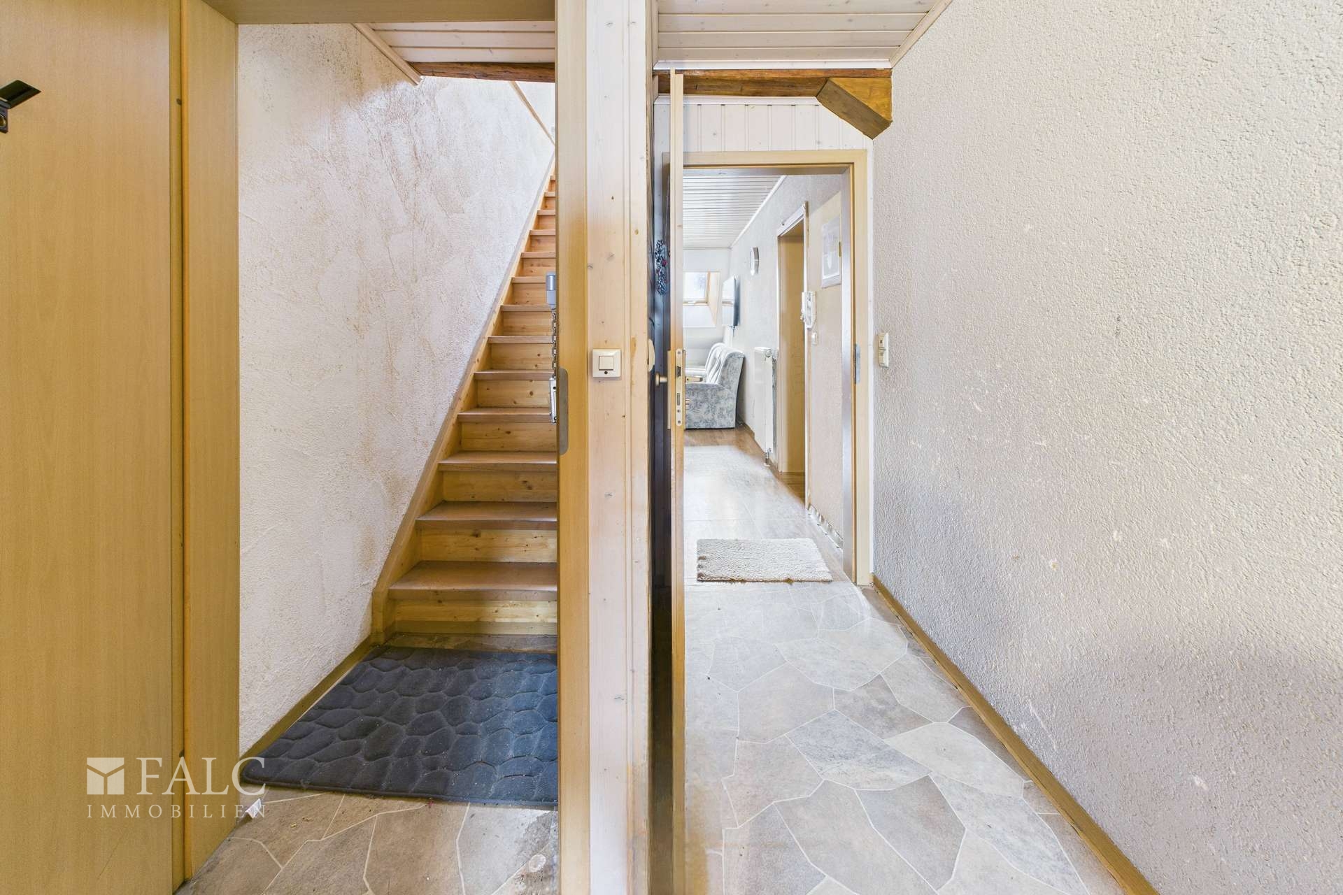 CAM04294G0-PR0028-STILL032