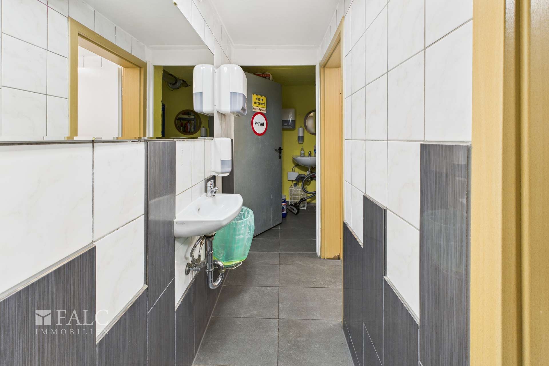 CAM04294G0-PR0028-STILL014