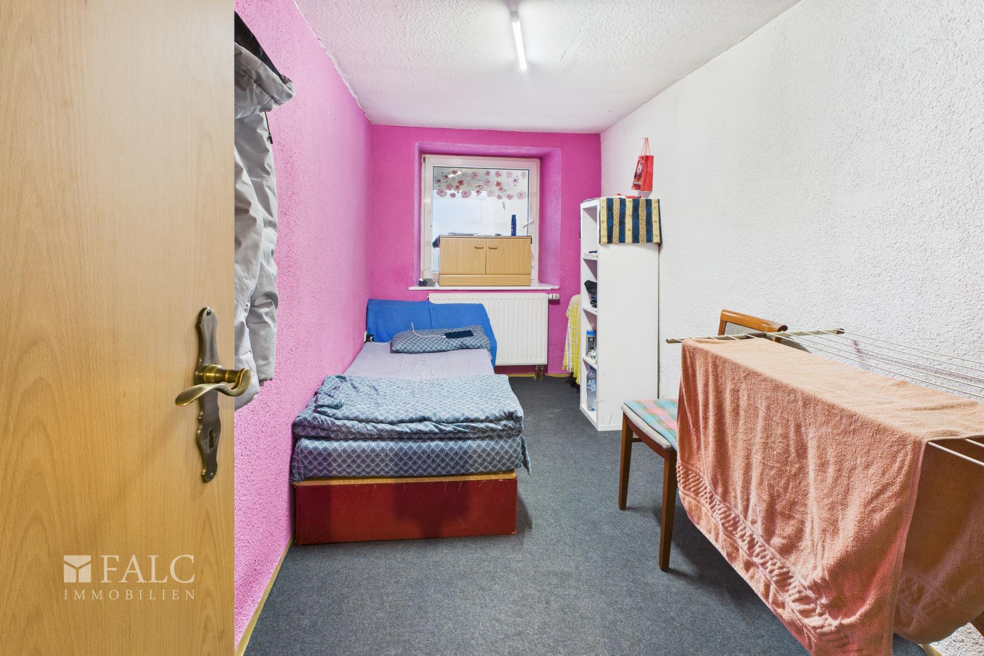 CAM04294G0-PR0028-STILL026