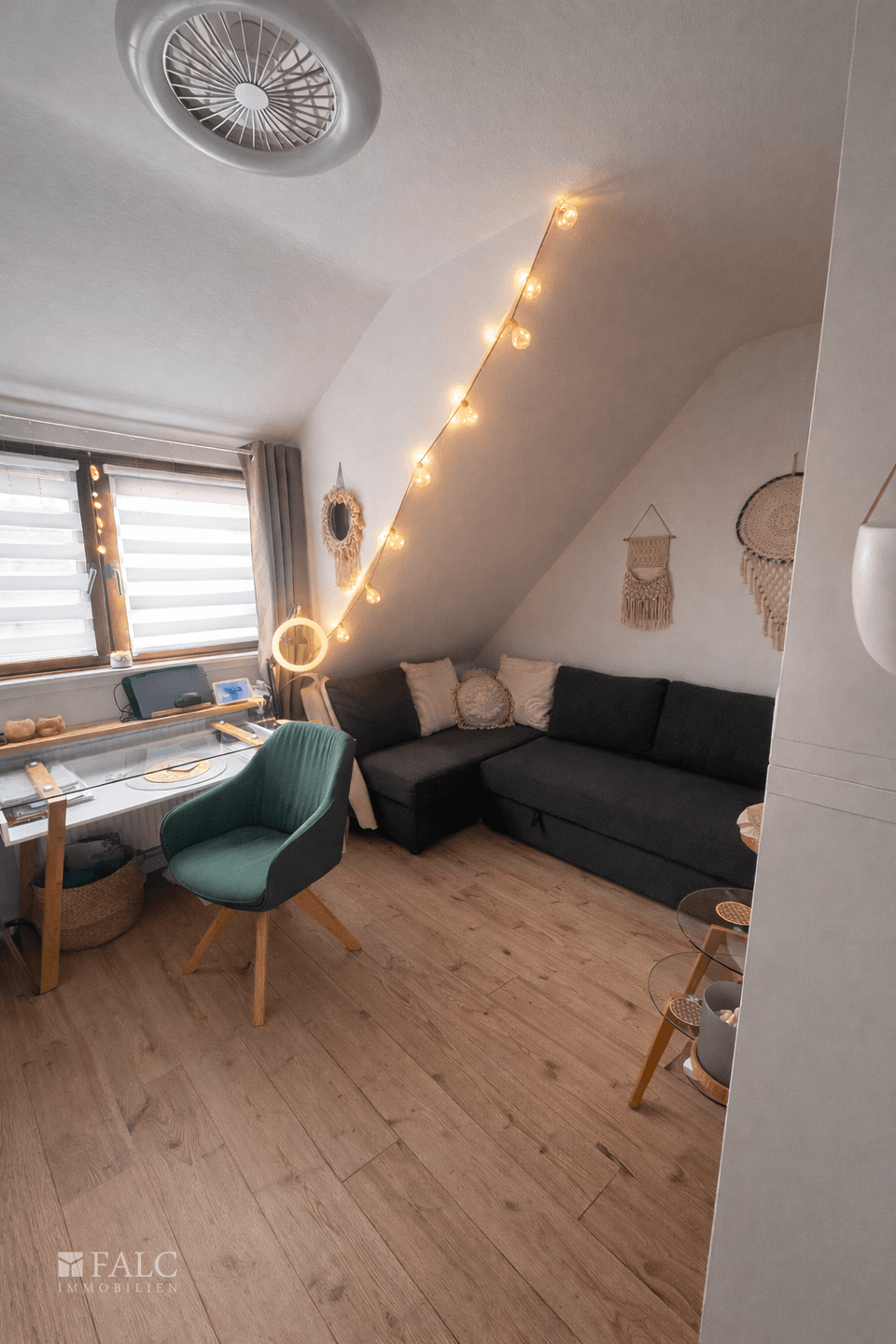 Büro im Obergeschoss für das Homeoffice. Perfekt!