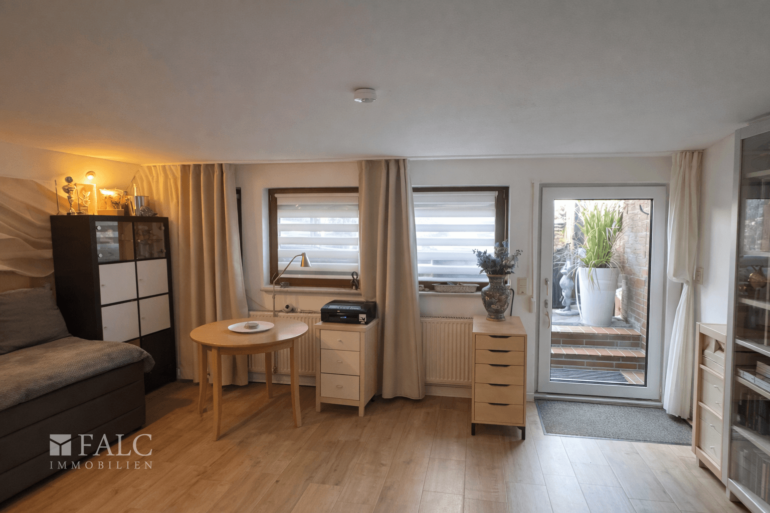 Zusätzliches Zimmer im Erdgeschoss zum Wintergarten.