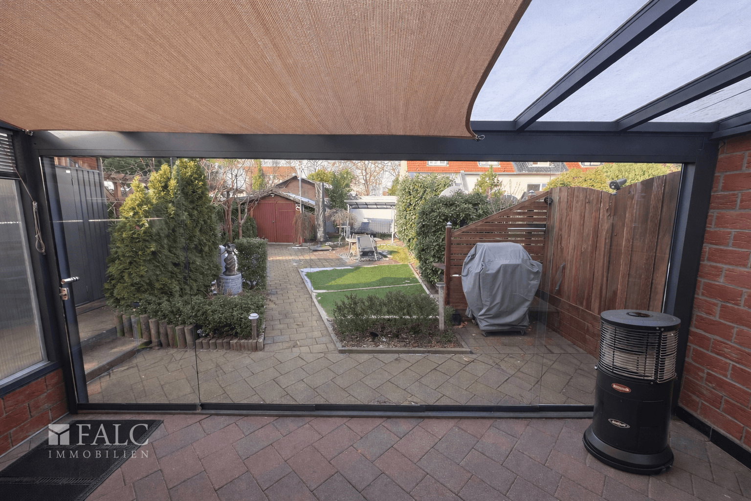 Ausblick aus dem Wintergarten.