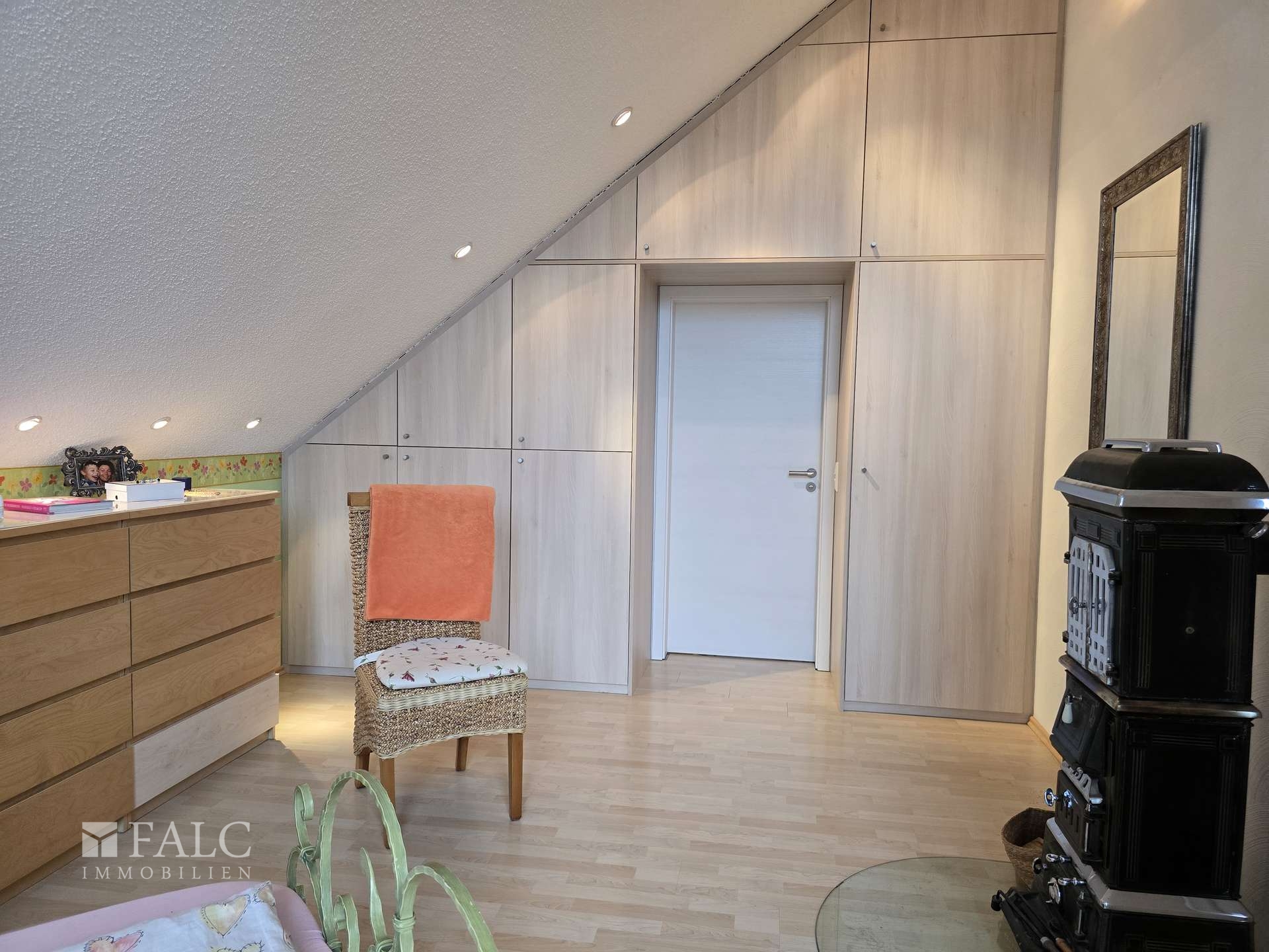 Wandschrank Kinderzimmer Durchgang Bad