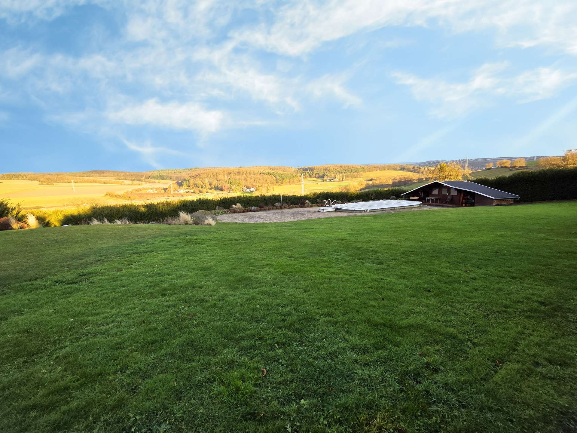 Blick über Grundstück