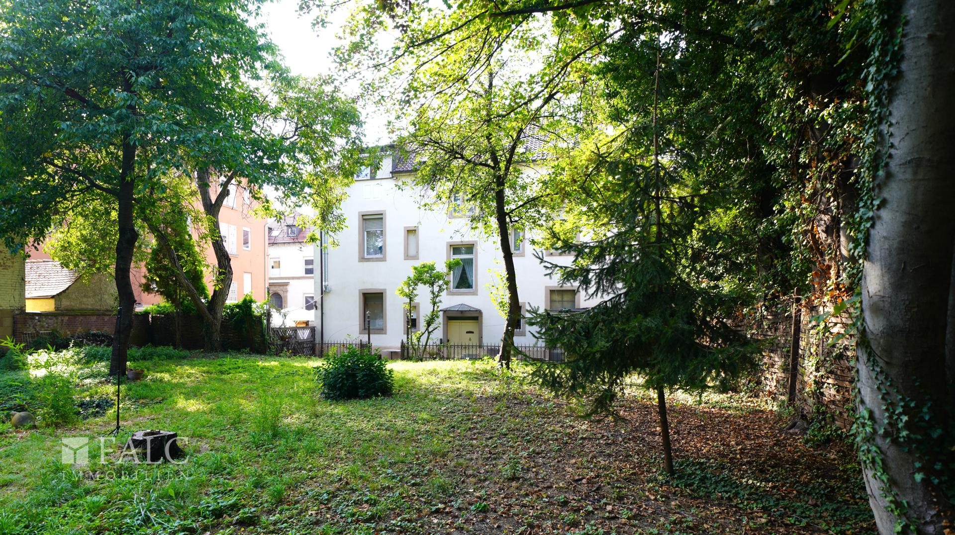 Hübsche Rückansicht