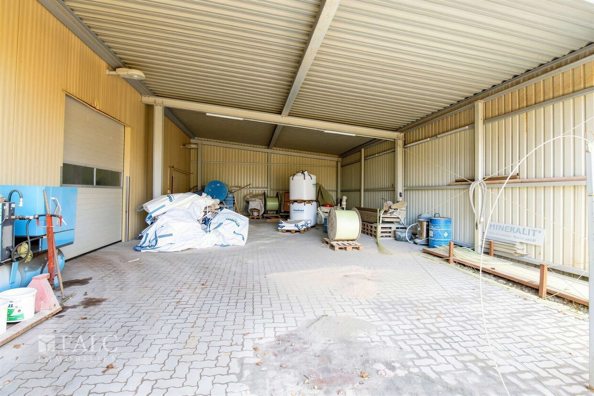 Überdachte Lagerfläche