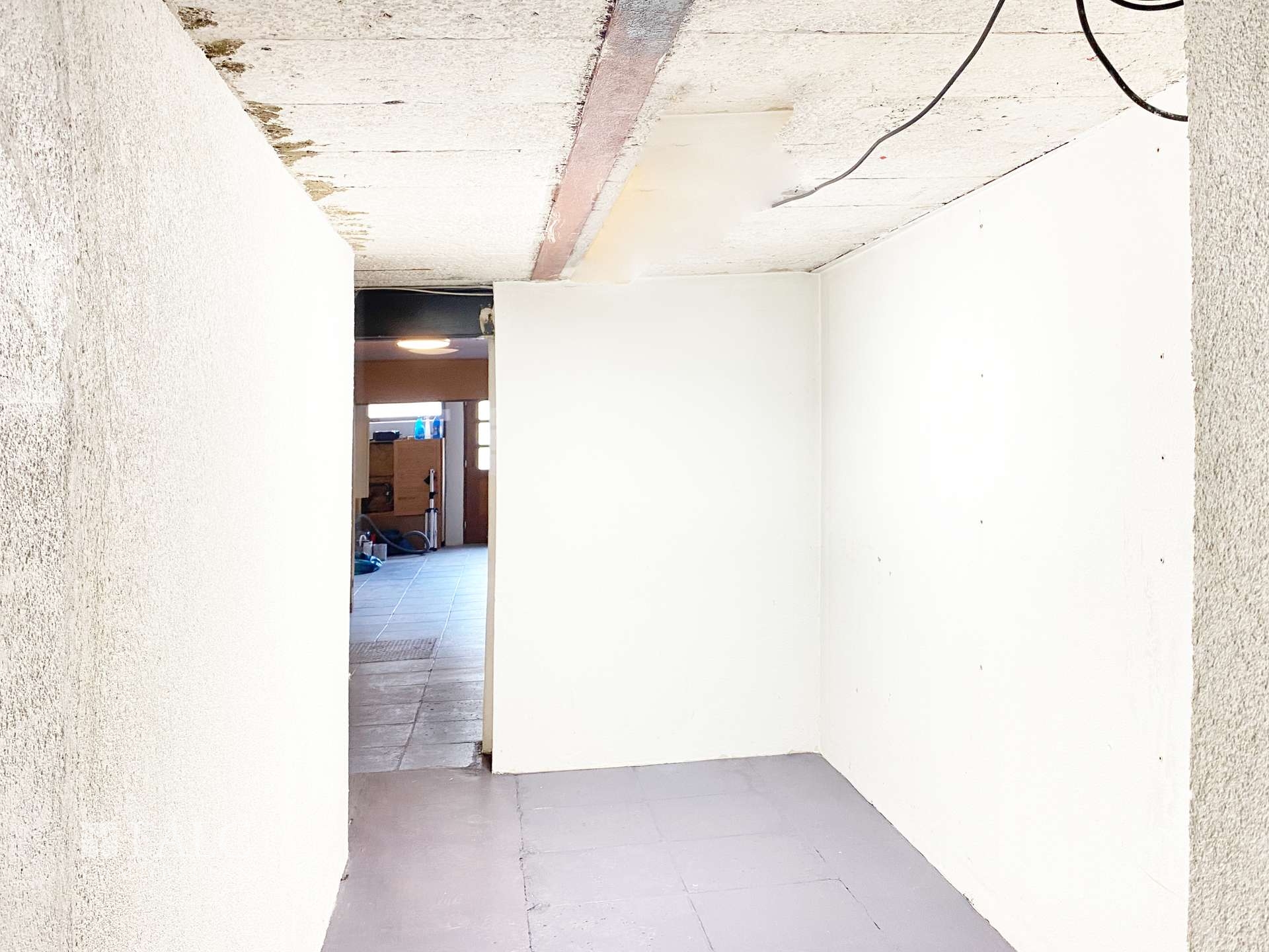 Durchgang zur Garage