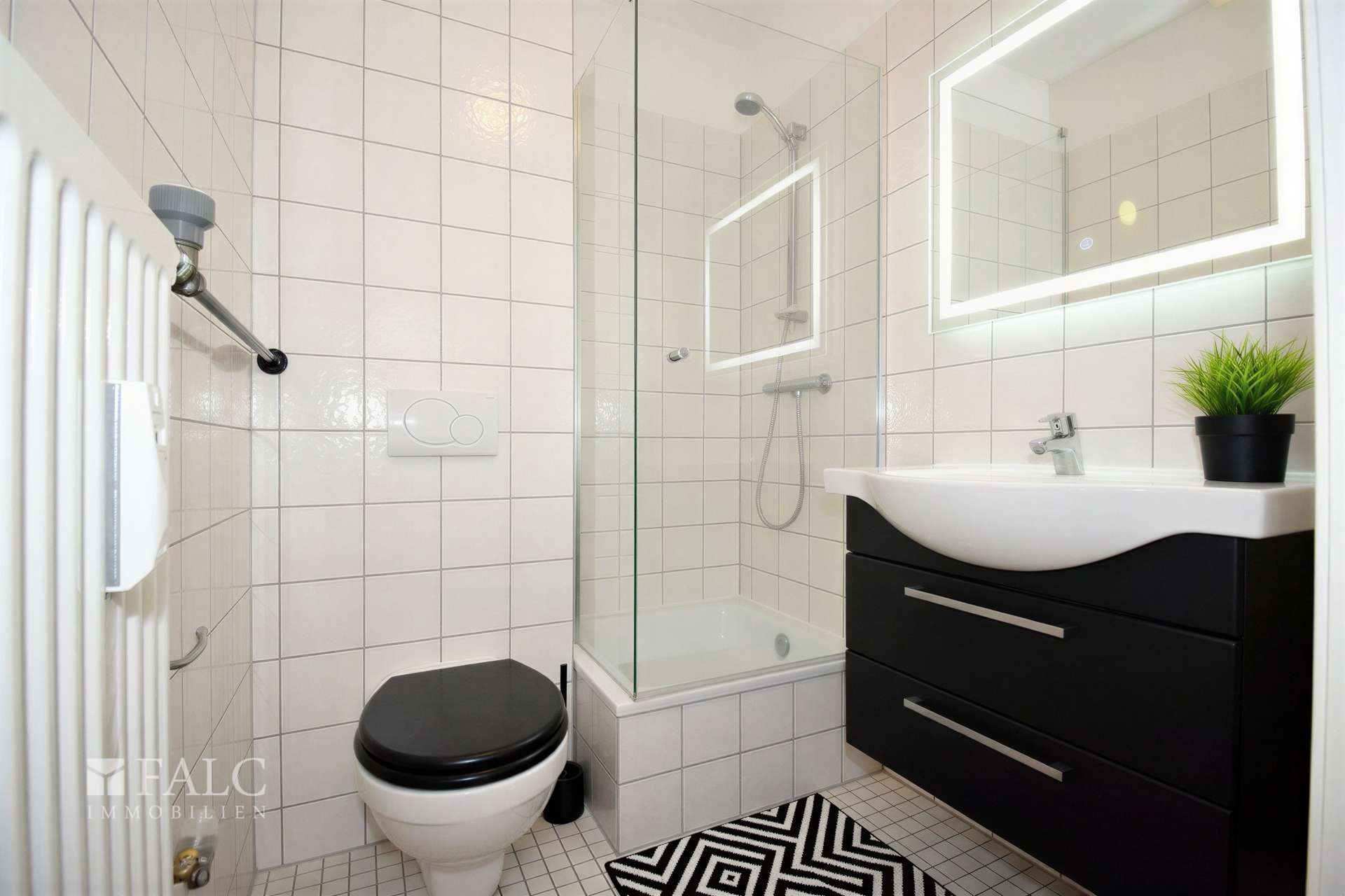 Seperates WC mit Dusche - (KI generiert)