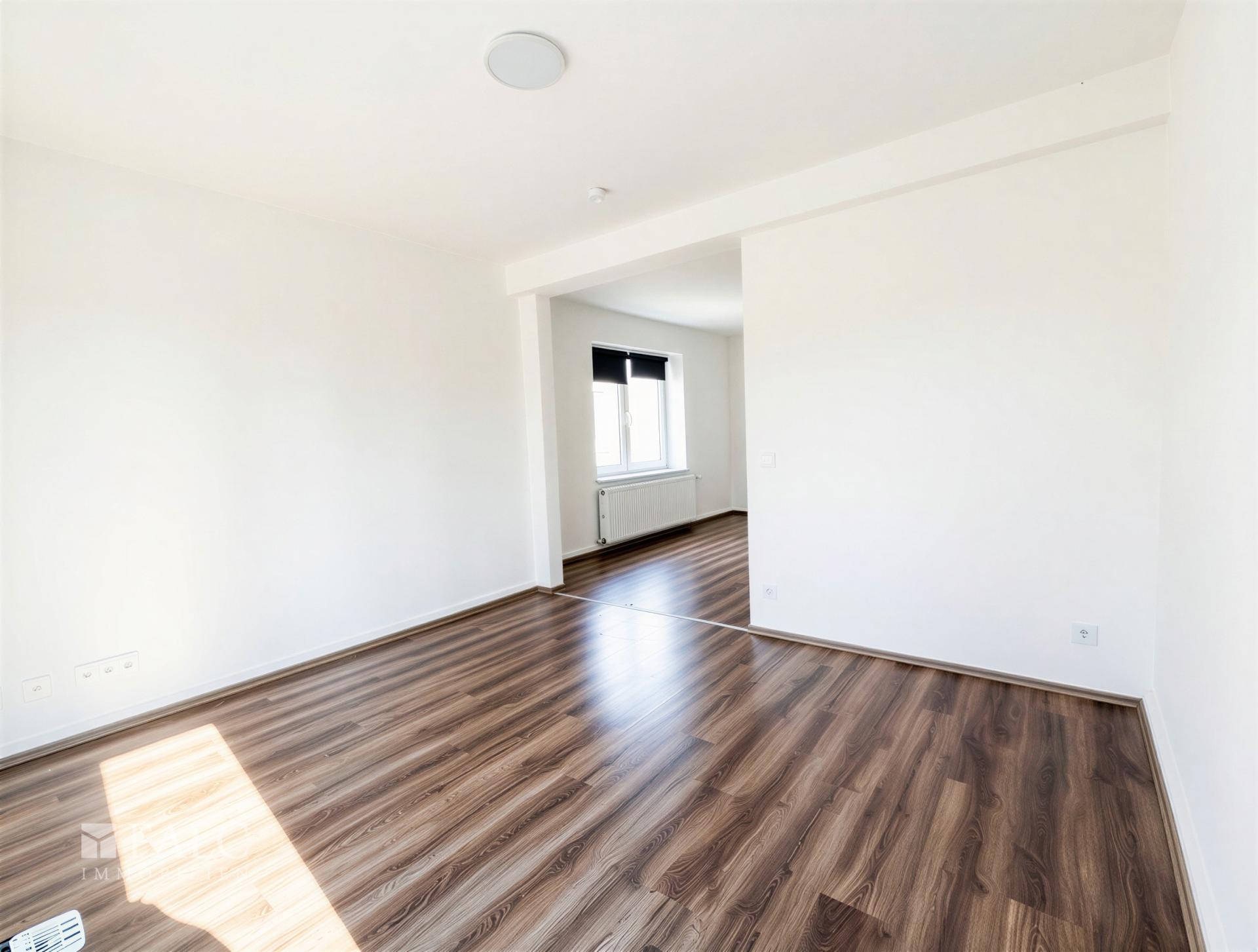 Ankleidezimmer Blick ins Wohnzimmer