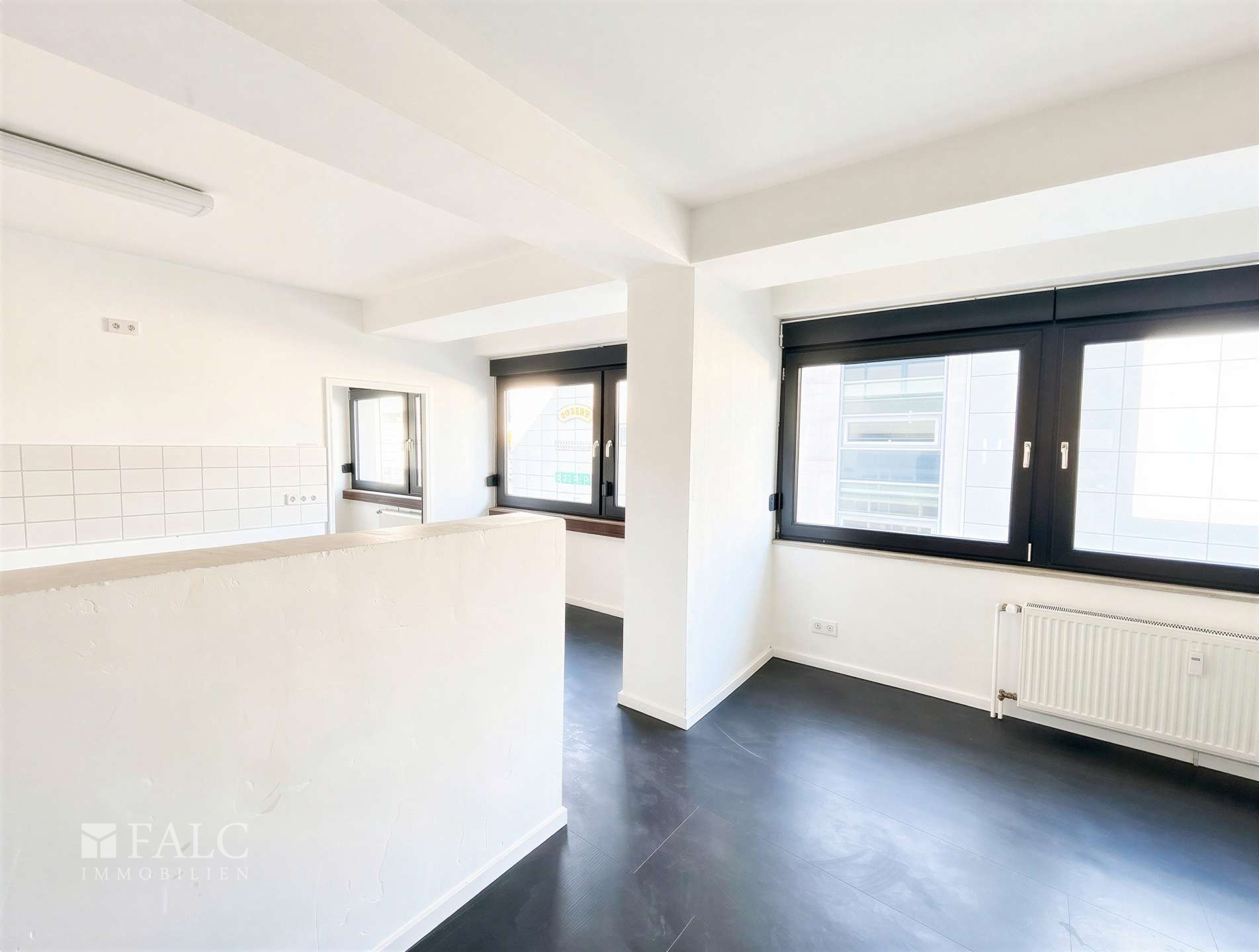 Blick in die Küche u nach draußen