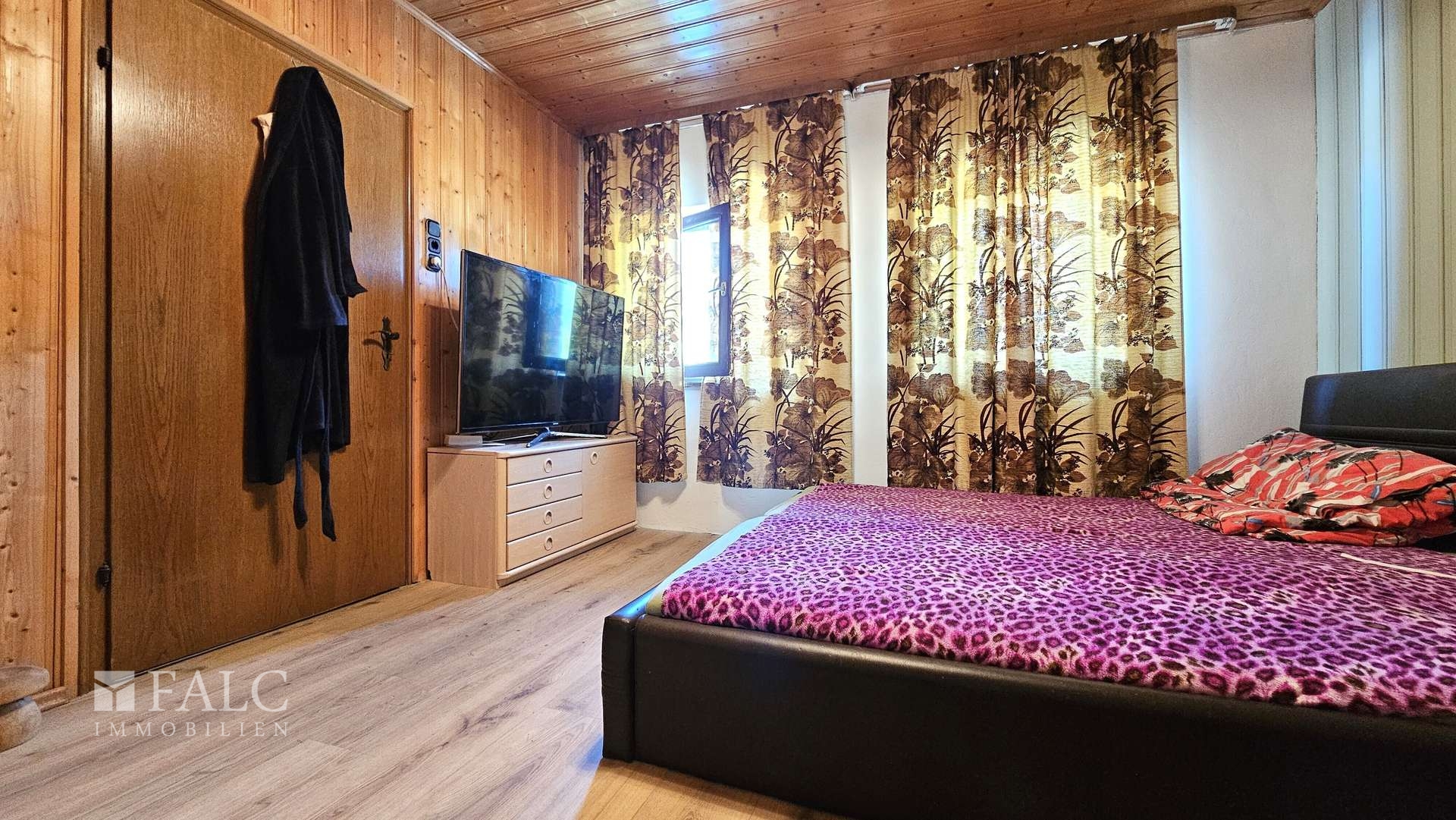 Schlafzimmer (2) 1. OG