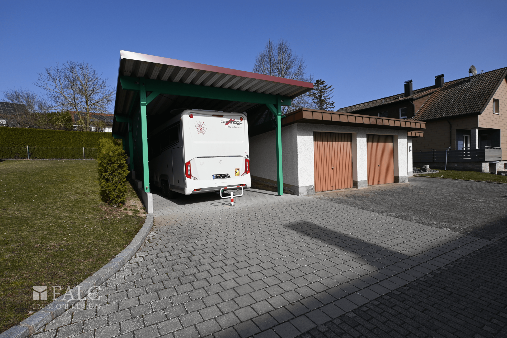 Außenansicht-Garage+Carport