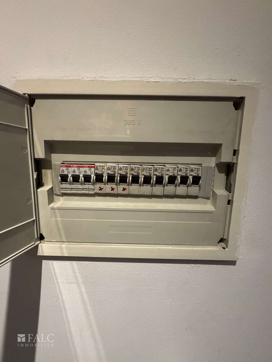 1. OG links Sicherungskasten