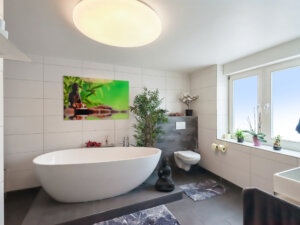 1-3 Familienhaus mir Ausbaupotenzial
Wohnen, vermieten, Firma/Büro, alles unter einem Dach