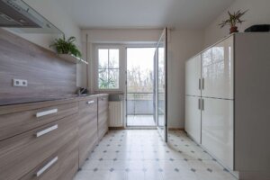 Gemütliche 2 Zimmer Wohnung mit Balkon, Küche und Stellplatz ab 01.05.2024 zu vermieten.